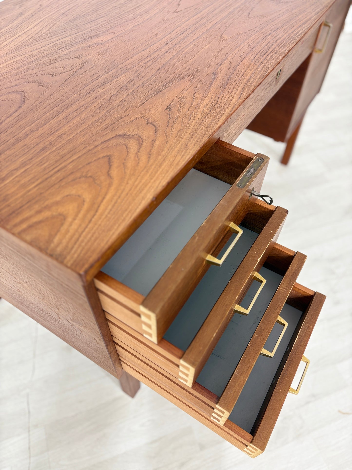 Mid Century Bürotisch / Danish Teak Schreibtisch / Vintage Schreibtisch / 60er Jahre Bürotisch