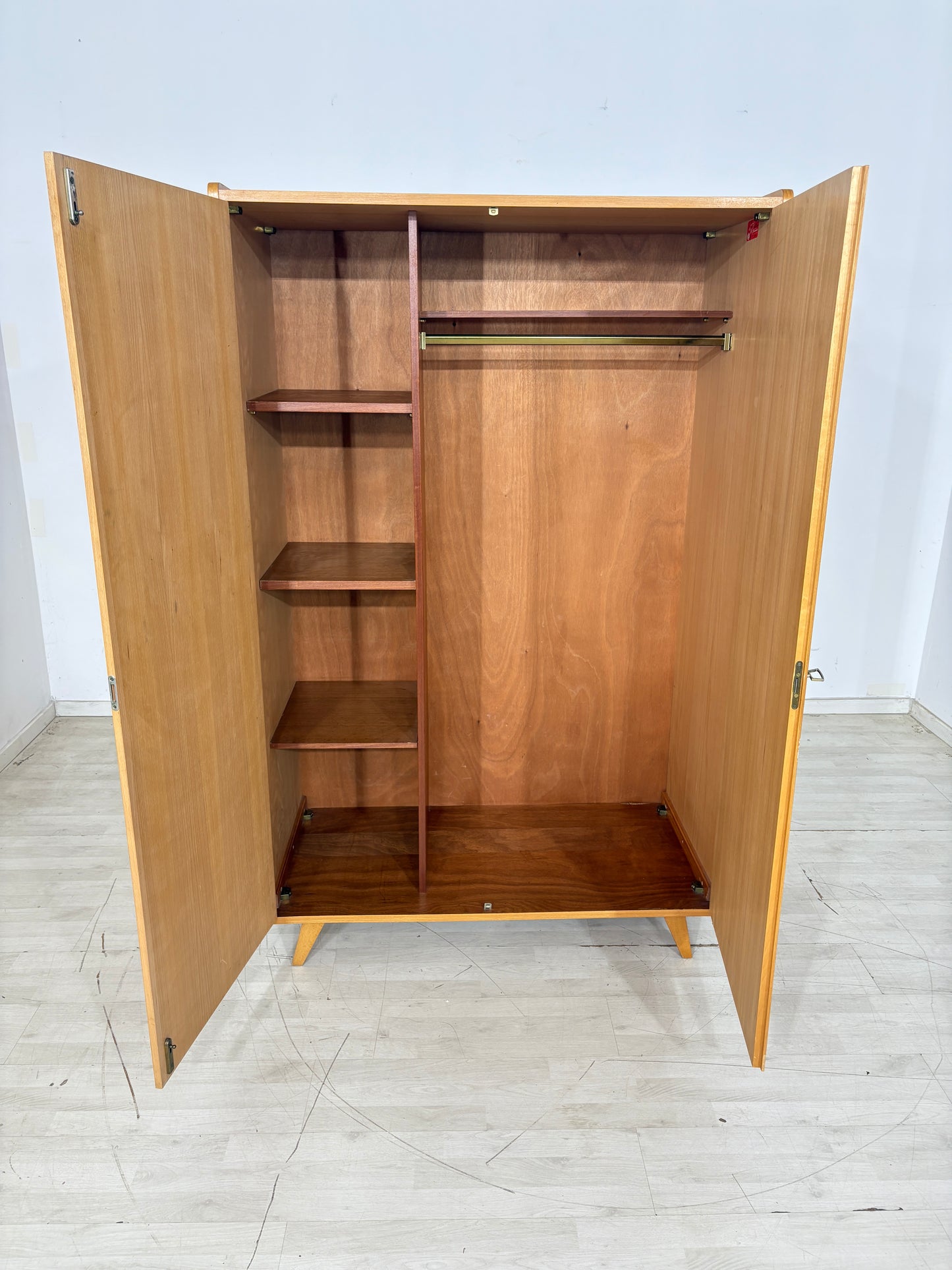 Mid Century Kleiderschrank / 60er Jahre Kleiderschrank / Vintage Kleiderschrank