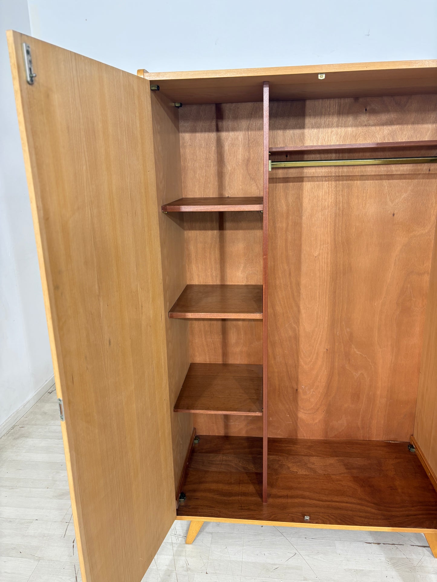 Mid Century Kleiderschrank / 60er Jahre Kleiderschrank / Vintage Kleiderschrank