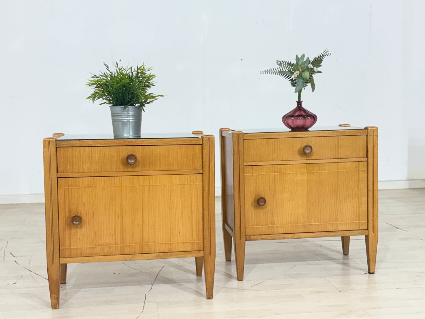 2x sehr schöne Vintage Nachttische Nachtschränke Beistelltische Mid Century