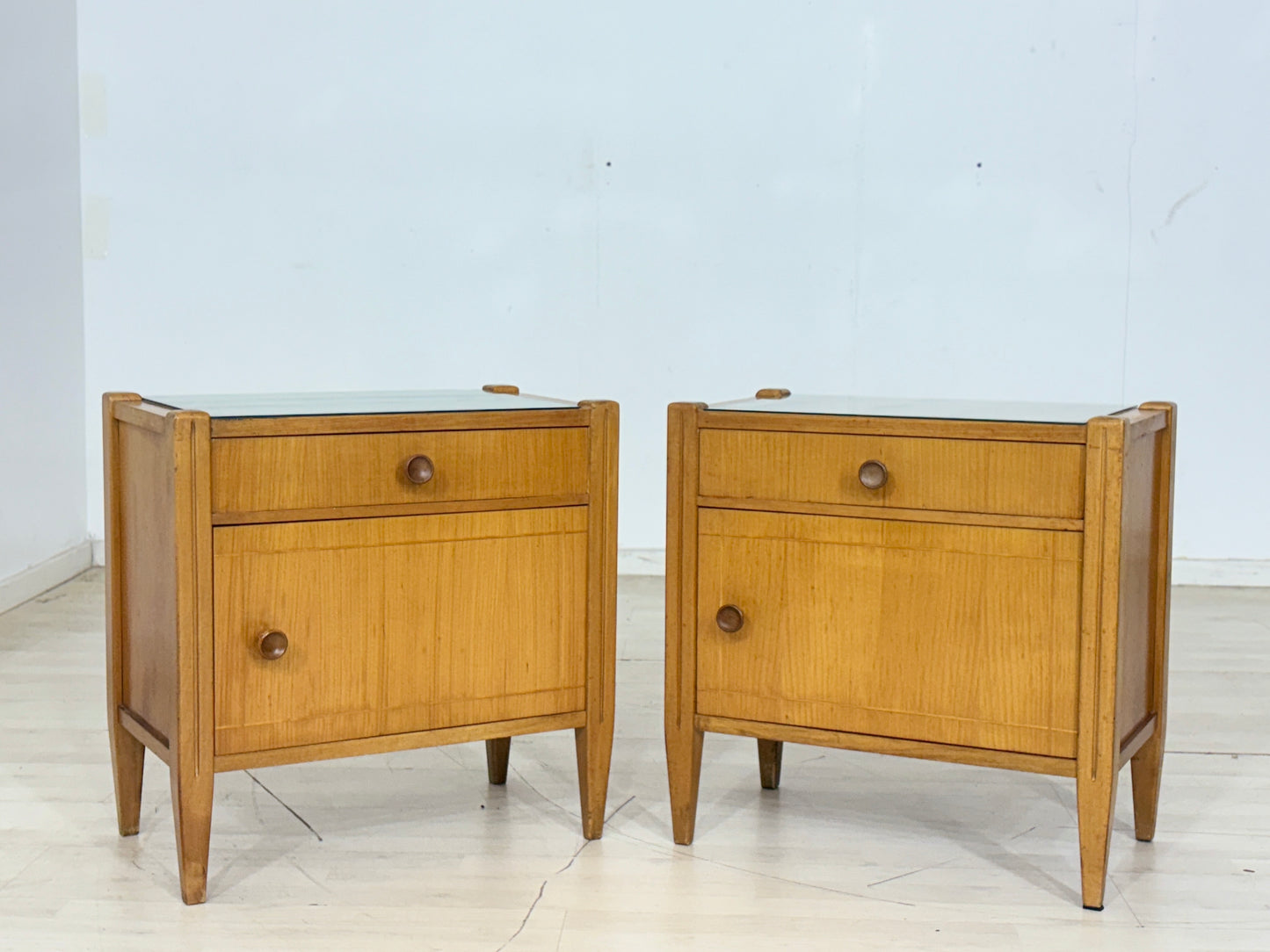 2x sehr schöne Vintage Nachttische Nachtschränke Beistelltische Mid Century