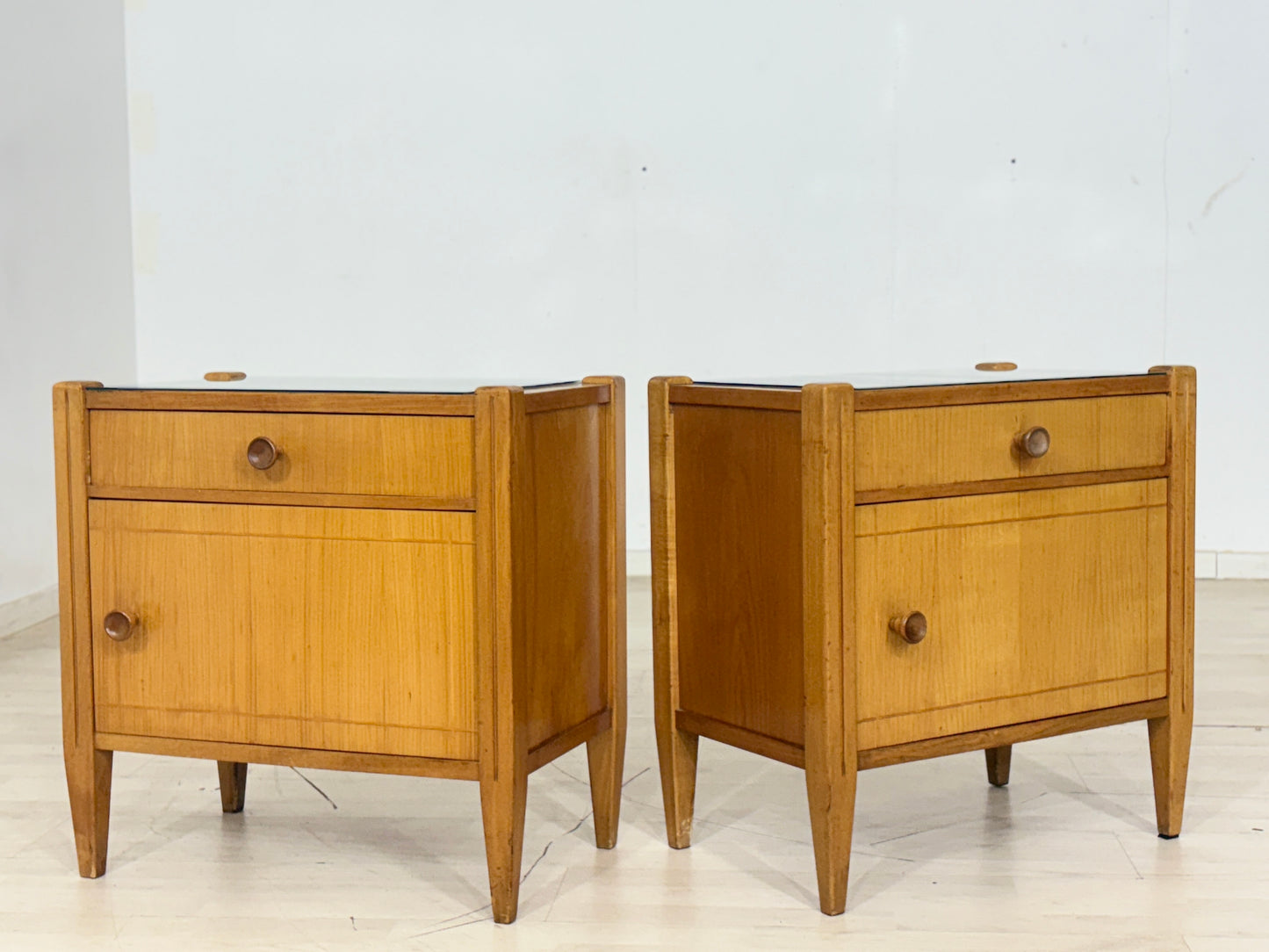 2x sehr schöne Vintage Nachttische Nachtschränke Beistelltische Mid Century