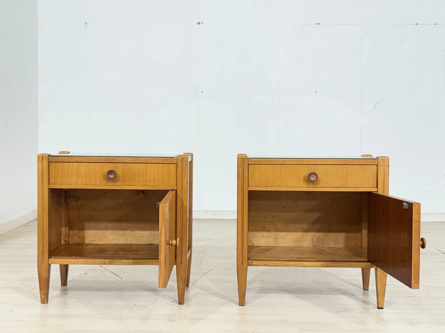 2x sehr schöne Vintage Nachttische Nachtschränke Beistelltische Mid Century