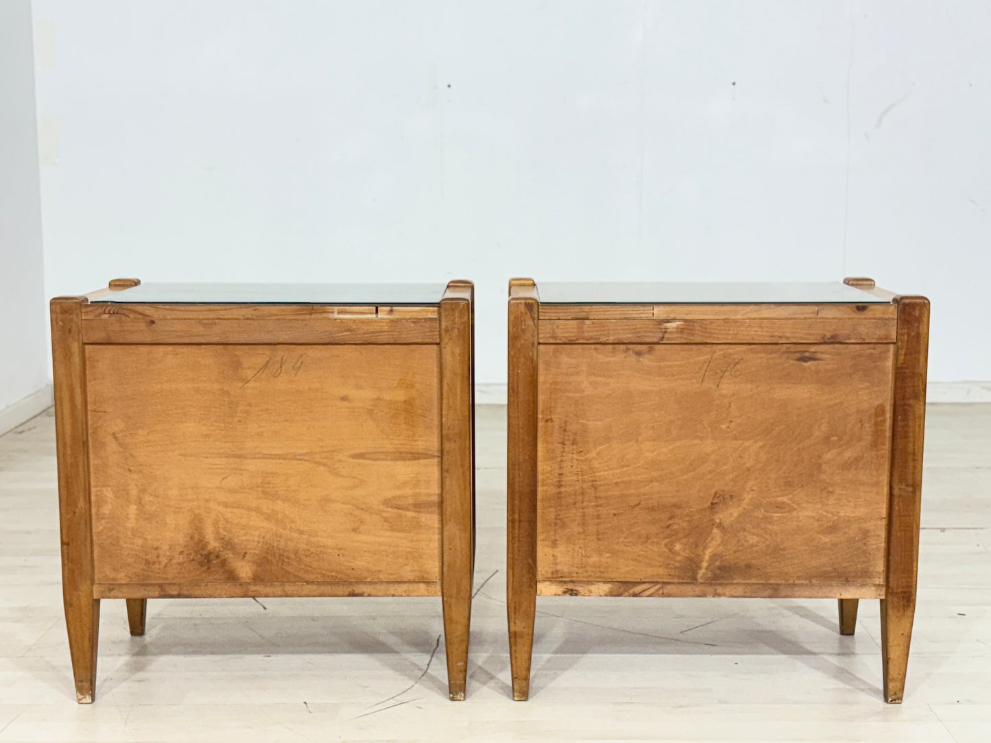 2x sehr schöne Vintage Nachttische Nachtschränke Beistelltische Mid Century