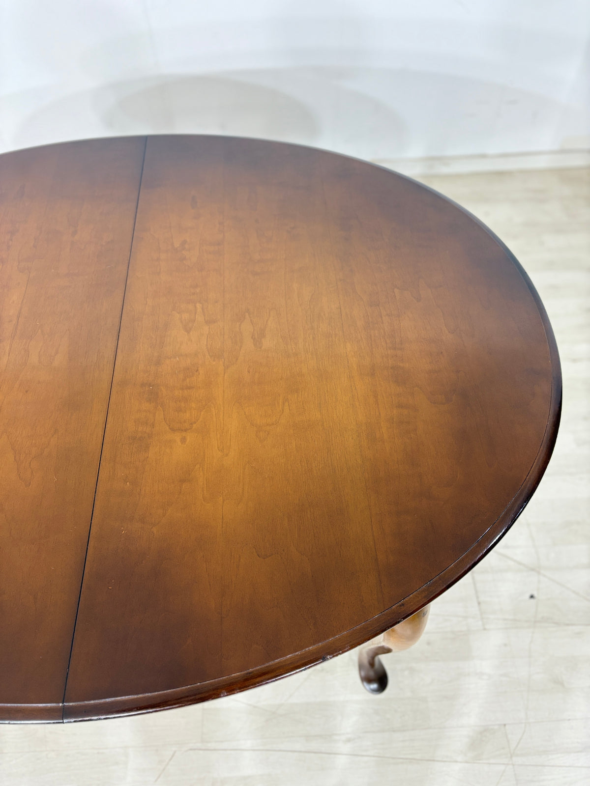 Eleganter Mid Century Esstisch / Vintage Küchentisch / ausziehbarer Tisch / Runder Chippendale Esstisch
