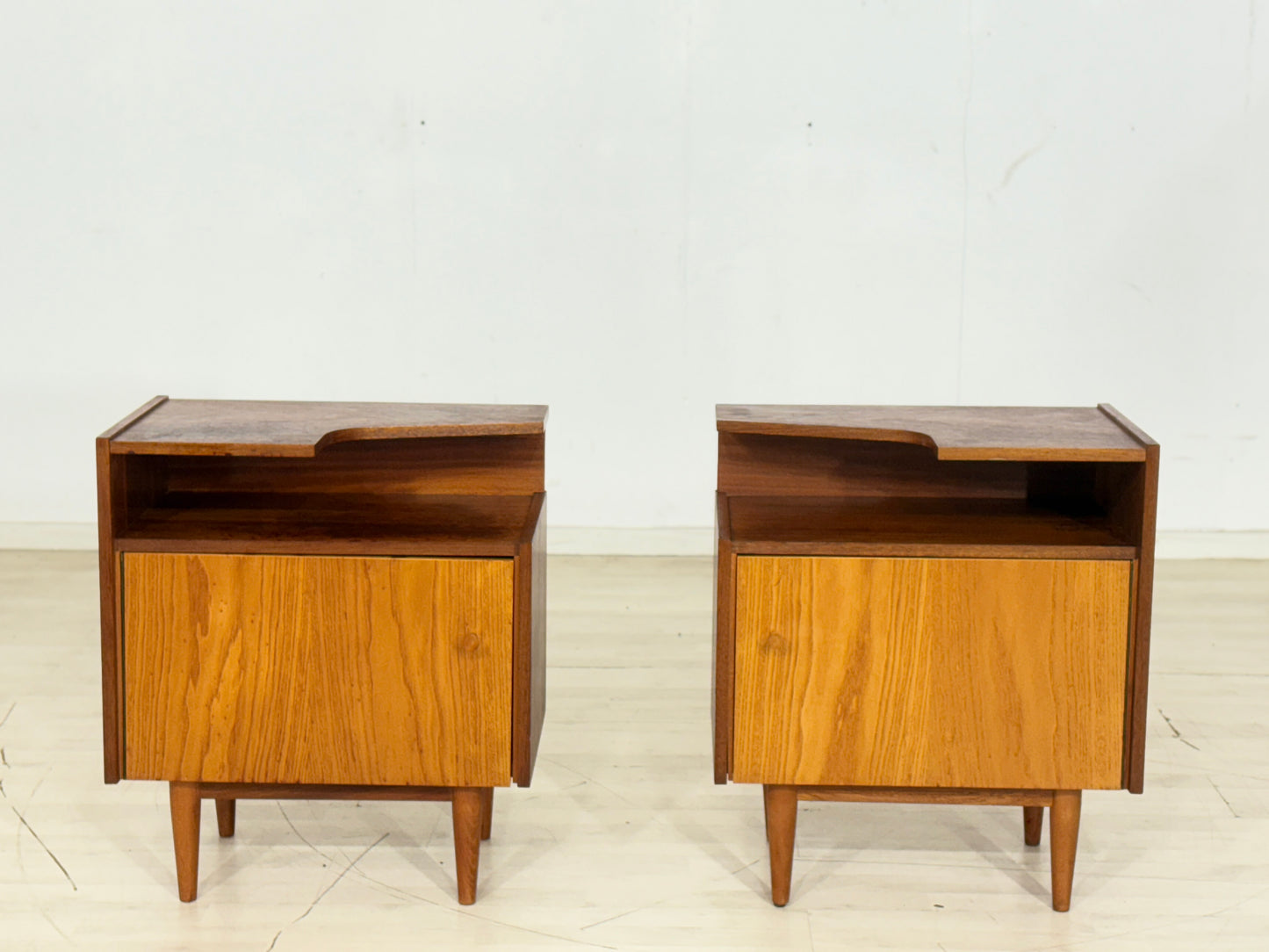 2x Mid Century Nachttische Nachtschränke Beistelltische Vintage