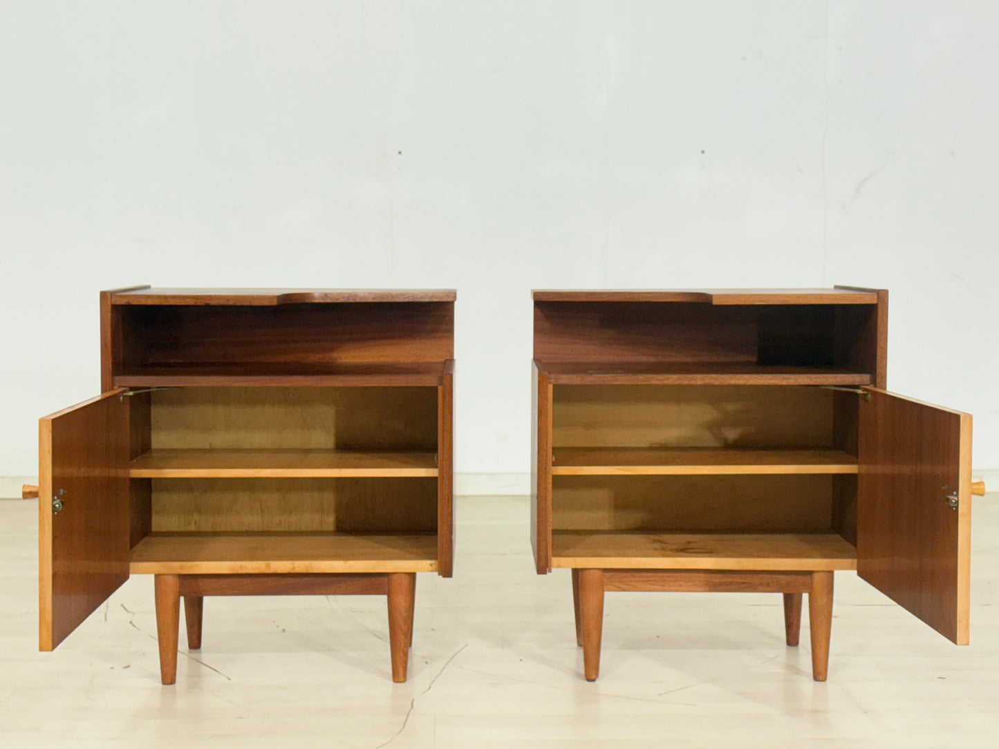 2x Mid Century Nachttische Nachtschränke Beistelltische Vintage