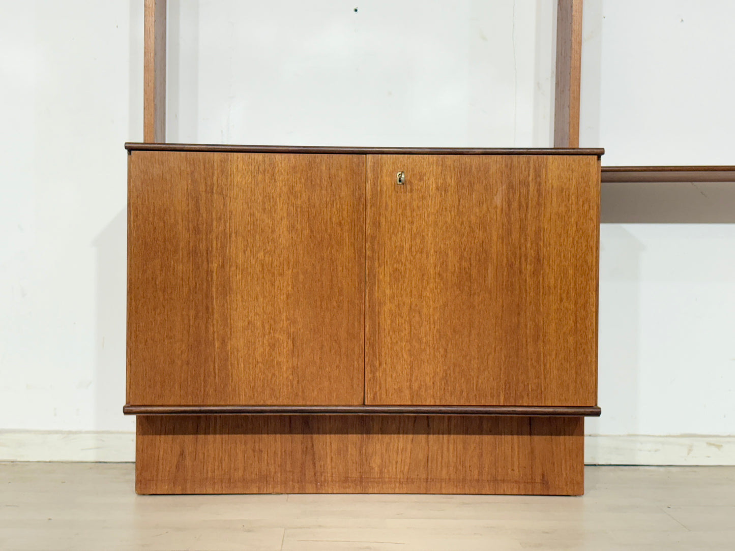 Modulares Mid-Century Wandregal von interna-Peter Pedrides / Teak-Regalsystem 60er Jahre