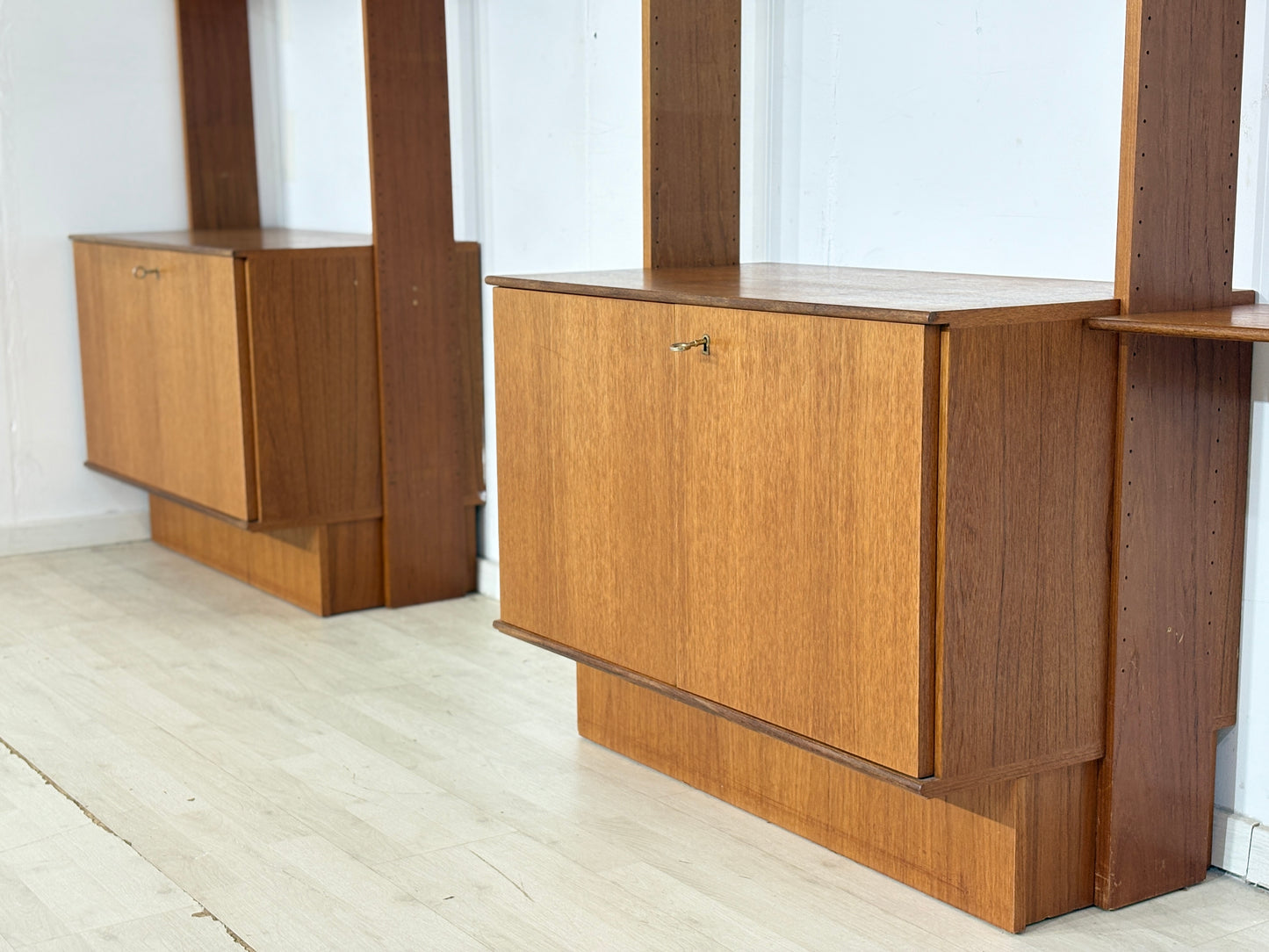 Modulares Mid-Century Wandregal von interna-Peter Pedrides / Teak-Regalsystem 60er Jahre