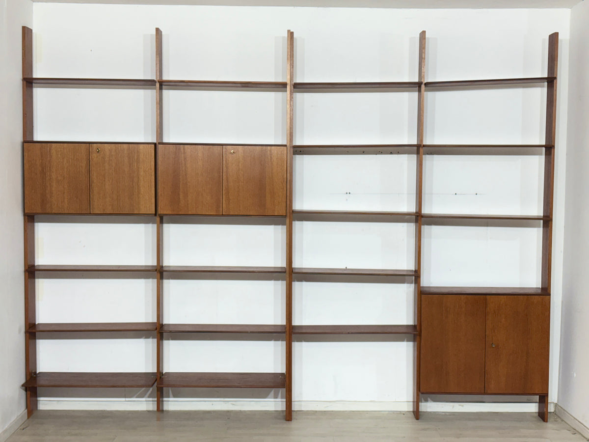 Modulares Mid-Century Wandregal von interna-Peter Pedrides / Teak-Regalsystem 60er Jahre