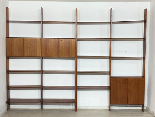 Modulares Mid-Century Wandregal von interna-Peter Pedrides / Teak-Regalsystem 60er Jahre