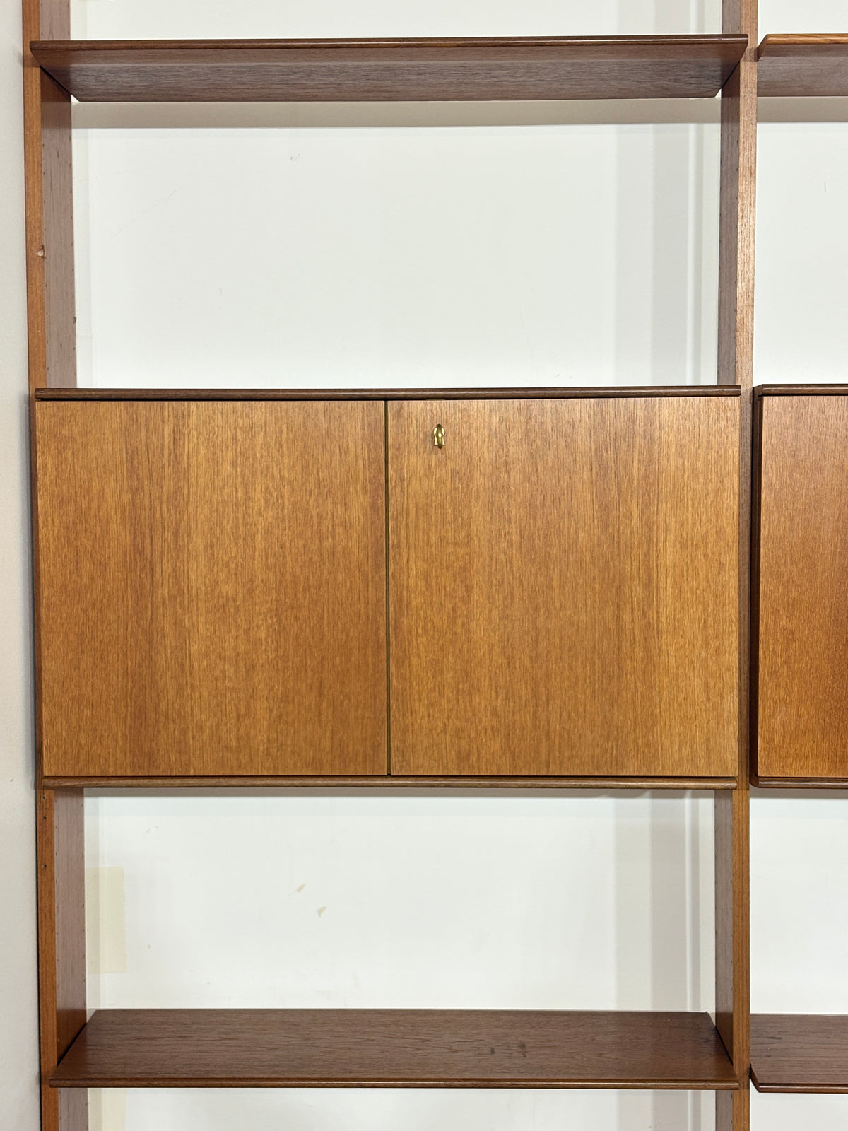 Modulares Mid-Century Wandregal von interna-Peter Pedrides / Teak-Regalsystem 60er Jahre