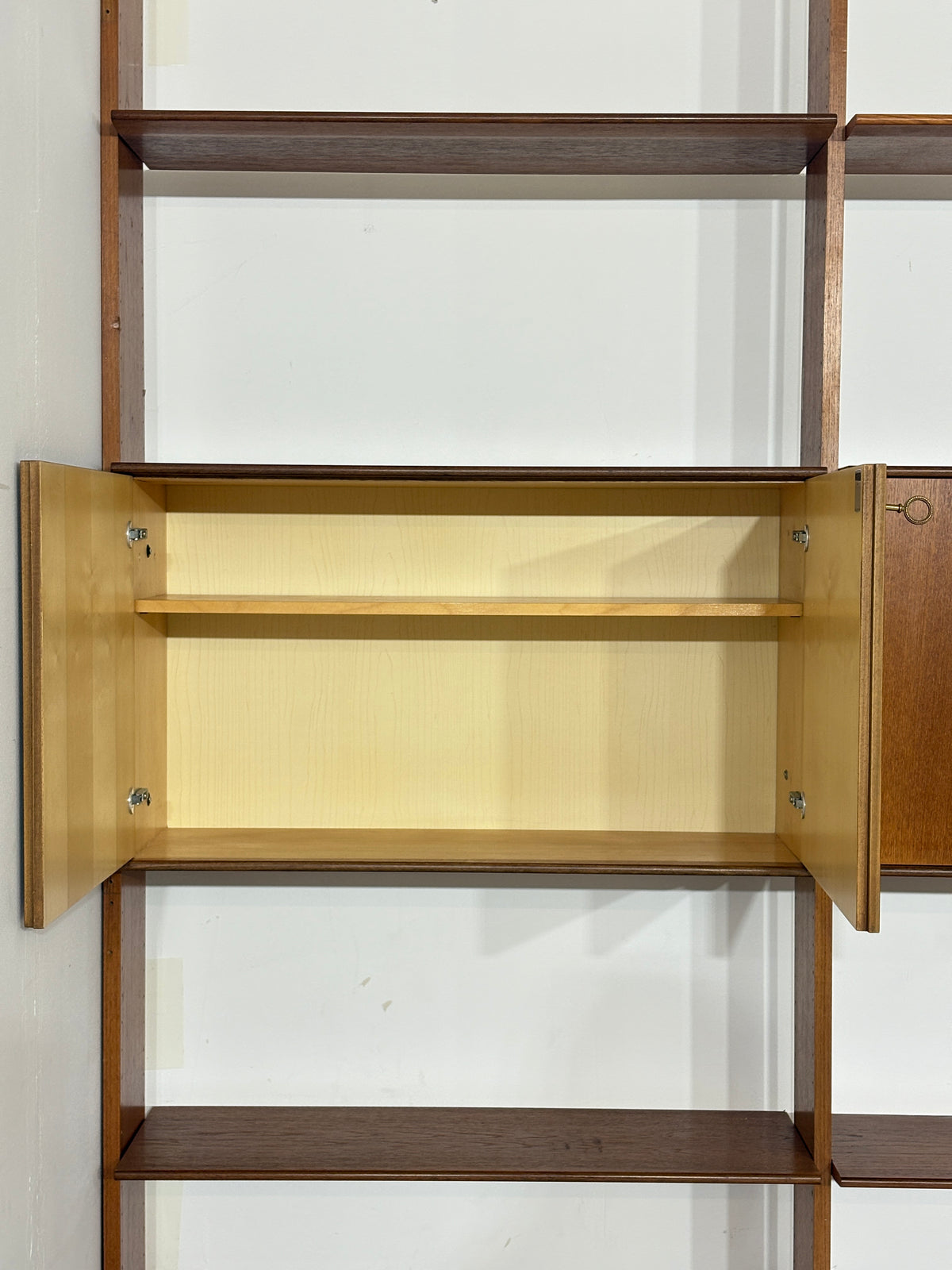 Modulares Mid-Century Wandregal von interna-Peter Pedrides / Teak-Regalsystem 60er Jahre