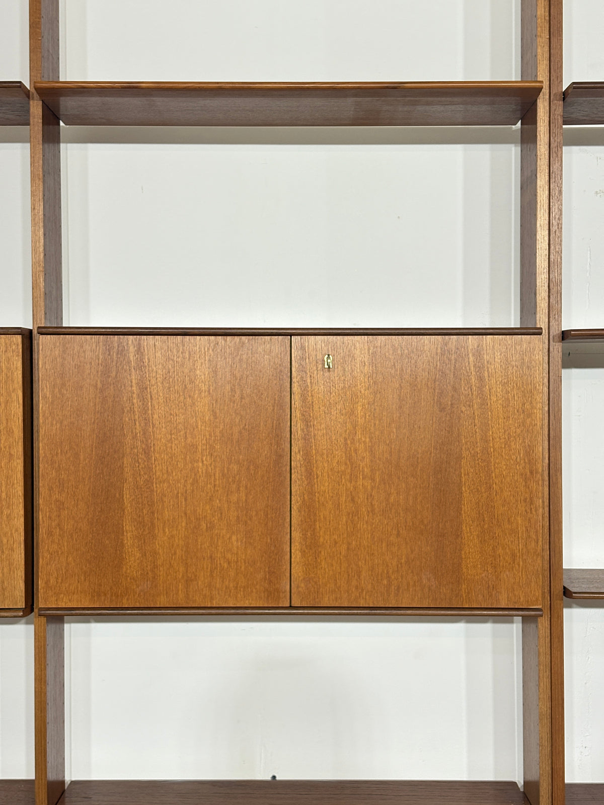 Modulares Mid-Century Wandregal von interna-Peter Pedrides / Teak-Regalsystem 60er Jahre
