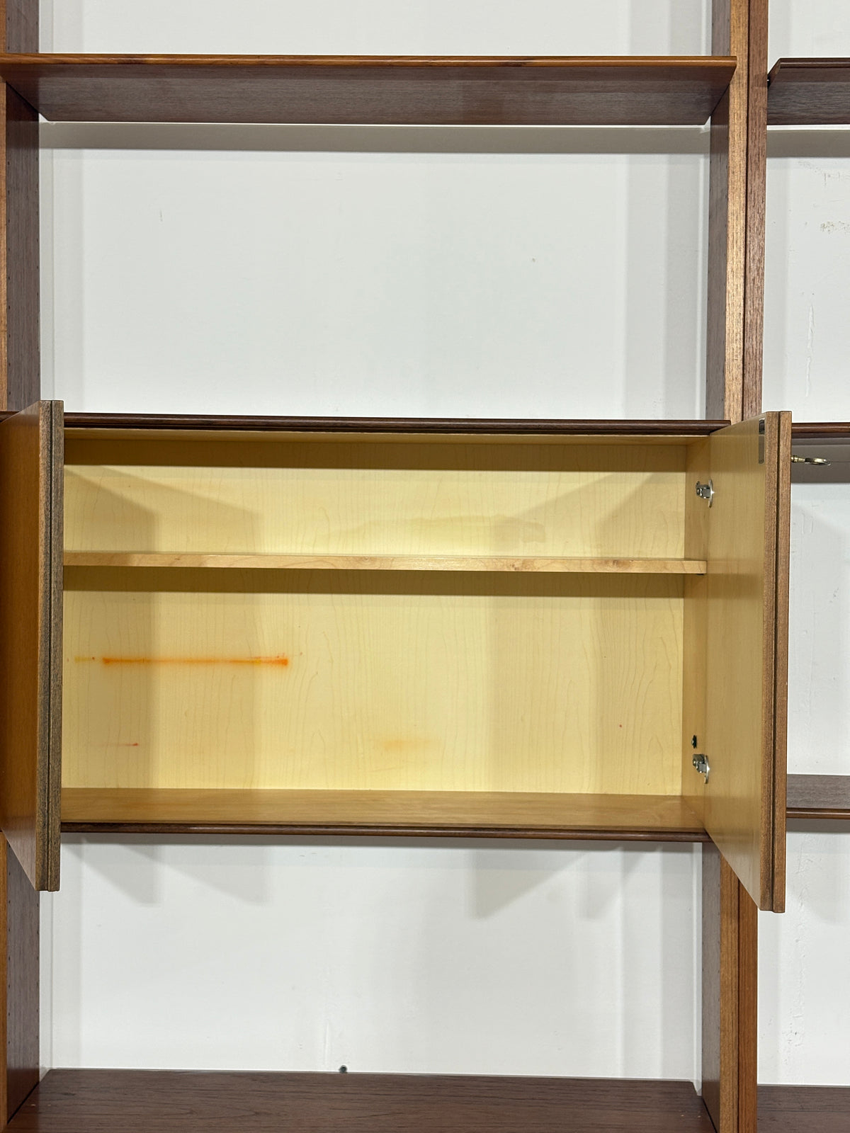 Modulares Mid-Century Wandregal von interna-Peter Pedrides / Teak-Regalsystem 60er Jahre
