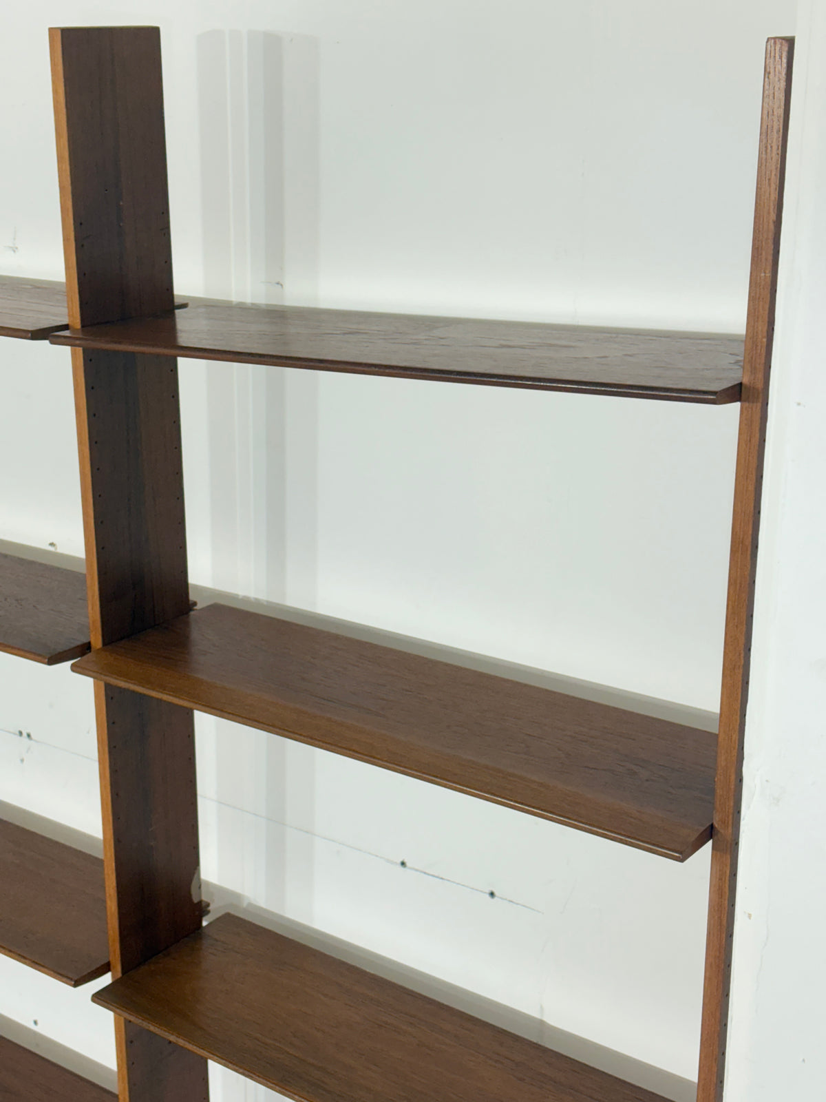 Modulares Mid-Century Wandregal von interna-Peter Pedrides / Teak-Regalsystem 60er Jahre