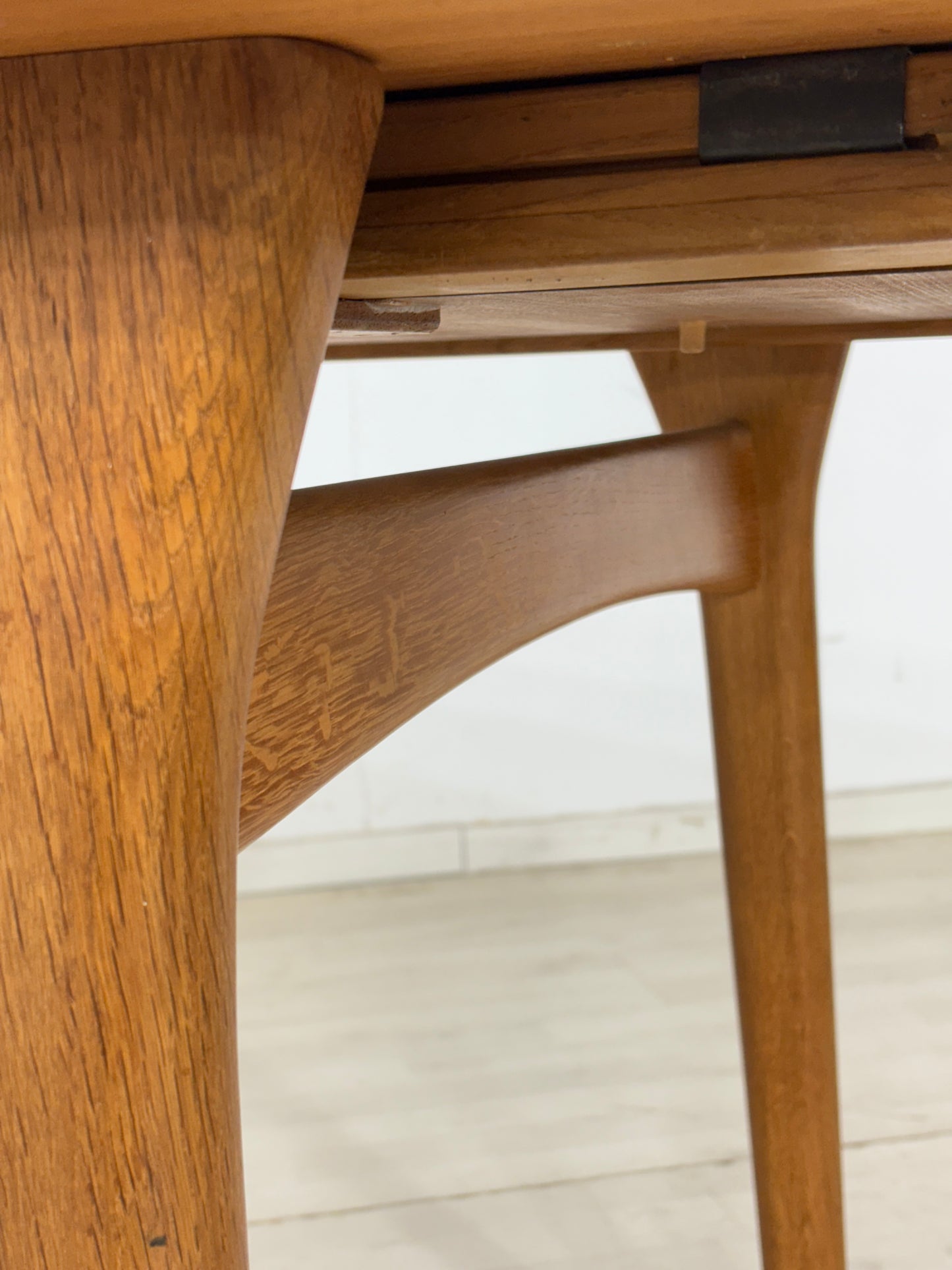 Wunderschöner Vintage Designer Esstisch Tisch von Henry Kjærnulf für Bruno Hansen