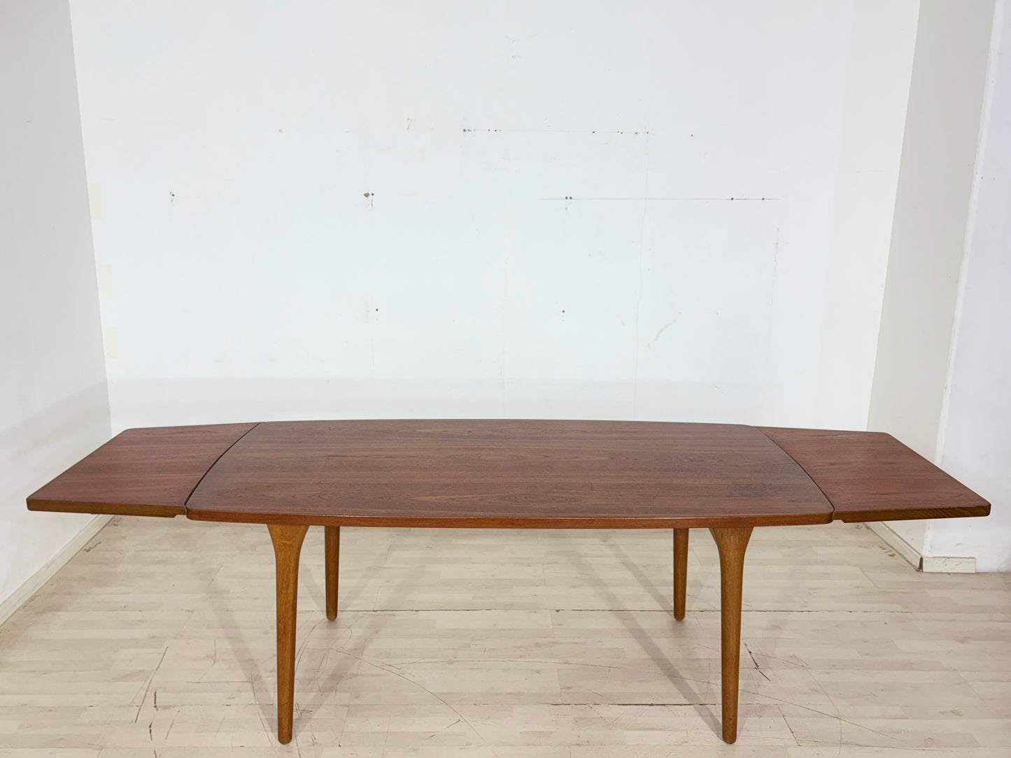 Wunderschöner Vintage Designer Esstisch Tisch von Henry Kjærnulf für Bruno Hansen