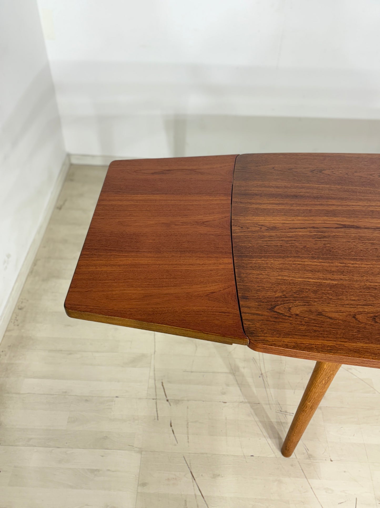 Wunderschöner Vintage Designer Esstisch Tisch von Henry Kjærnulf für Bruno Hansen