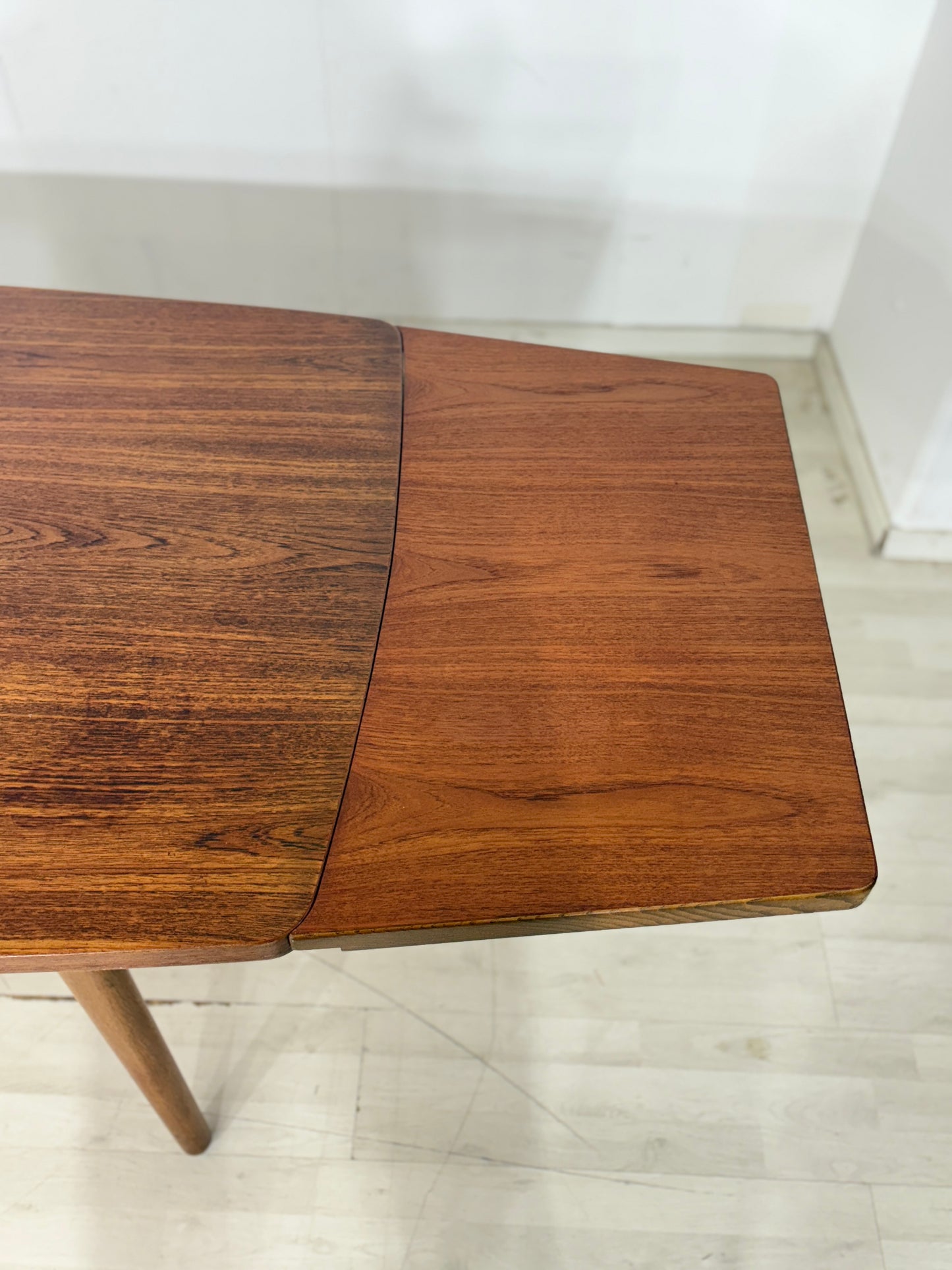 Wunderschöner Vintage Designer Esstisch Tisch von Henry Kjærnulf für Bruno Hansen