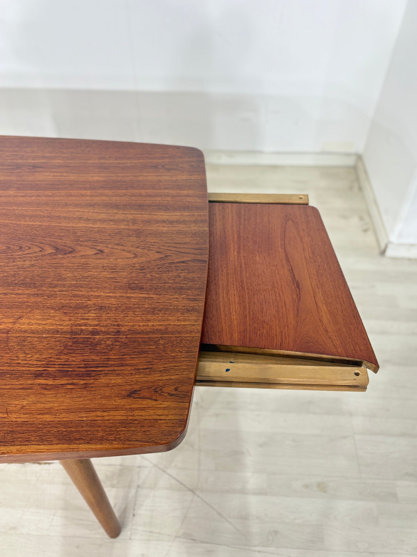 Wunderschöner Vintage Designer Esstisch Tisch von Henry Kjærnulf für Bruno Hansen