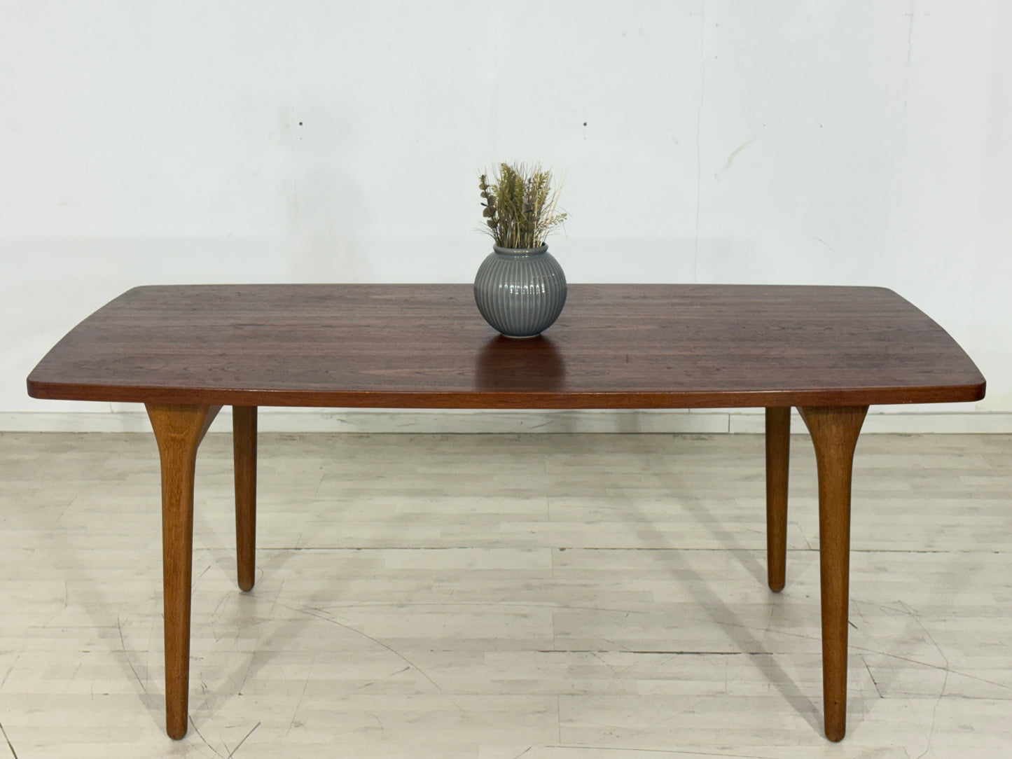 Wunderschöner Vintage Designer Esstisch Tisch von Henry Kjærnulf für Bruno Hansen