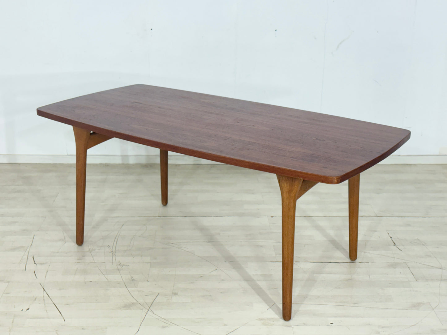 Wunderschöner Vintage Designer Esstisch Tisch von Henry Kjærnulf für Bruno Hansen