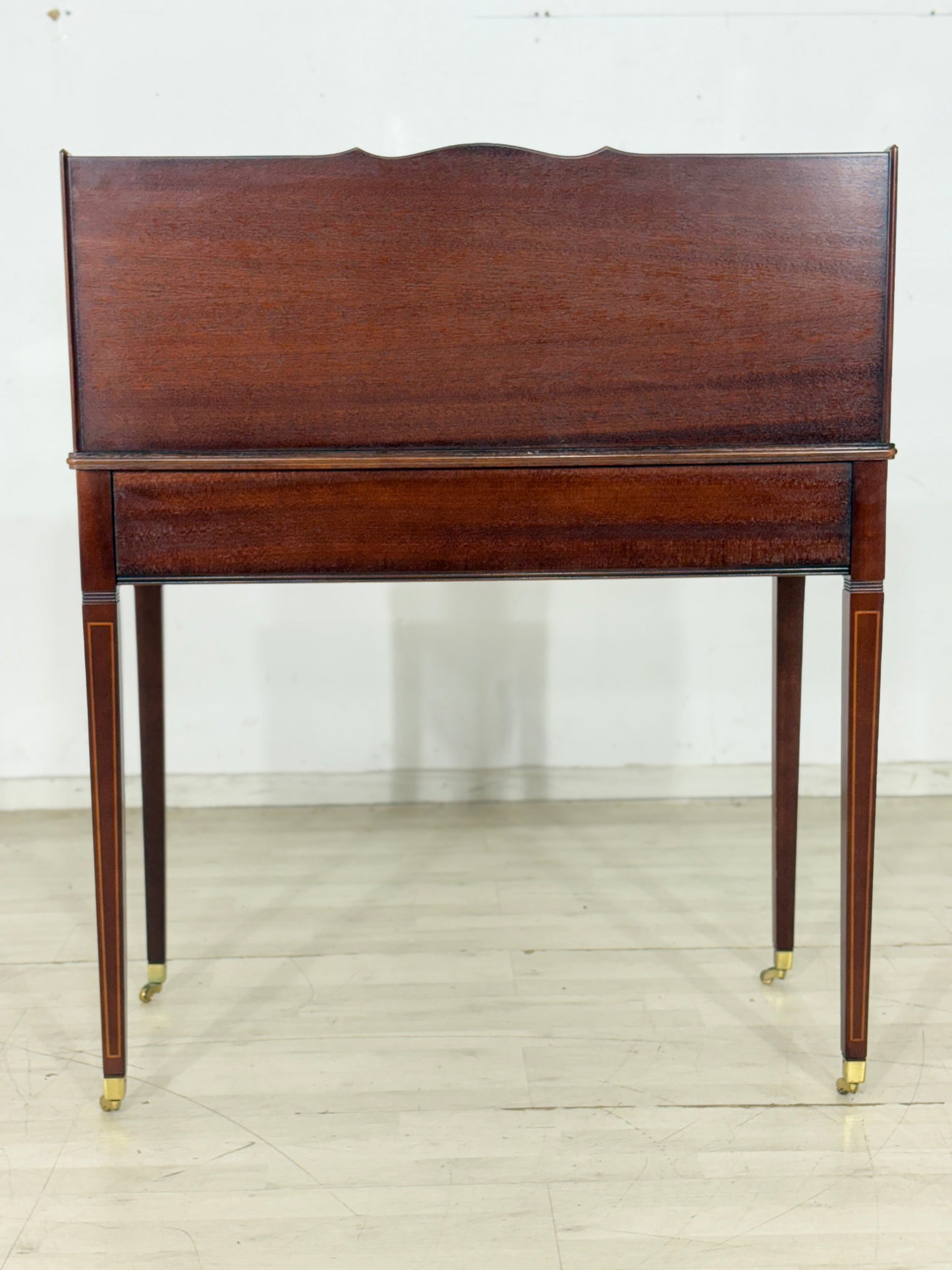Edler antiker Sekretär im Sheraton-Stil mit Leder-Schreibfläche / 60er Jahre Schreibtisch / Mid Century Sekretär