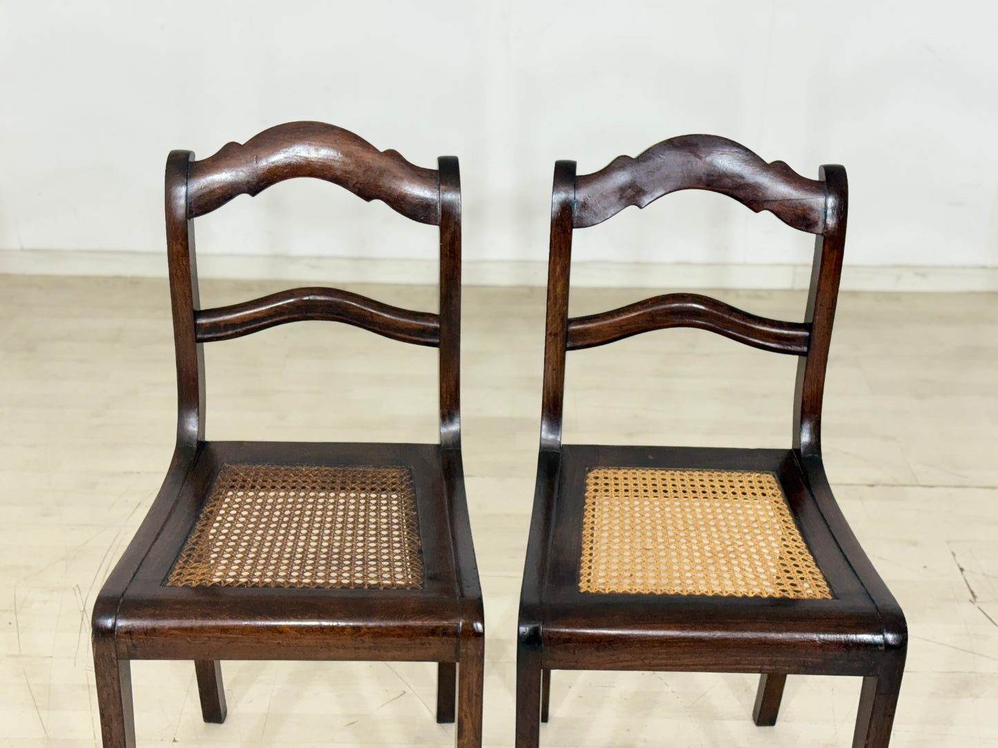 2x Sehr schöne Biedermeier Stühle Esszimmerstühle Wiener Korbgeflochten Stuhl Antik um 1880