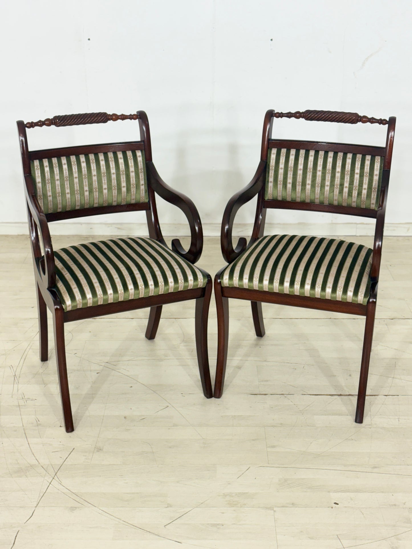 2er Set Kolonialstil Esszimmerstühle / Mahagoni Stühle / Vintage Küchenstühle