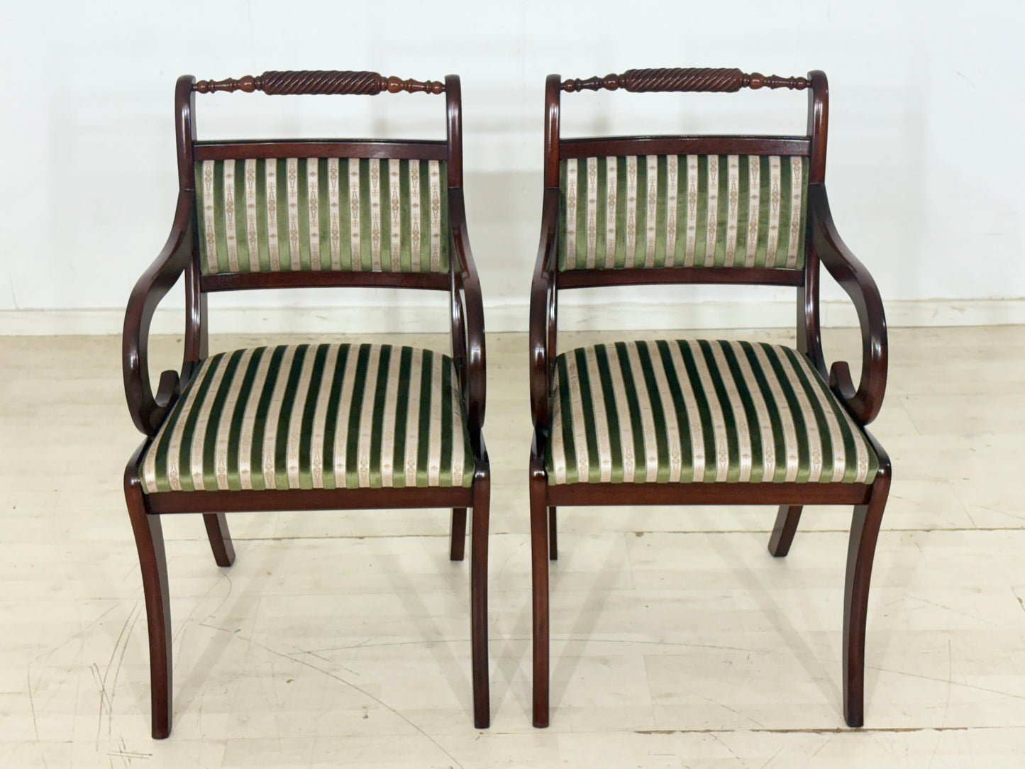 2er Set Kolonialstil Esszimmerstühle / Mahagoni Stühle / Vintage Küchenstühle