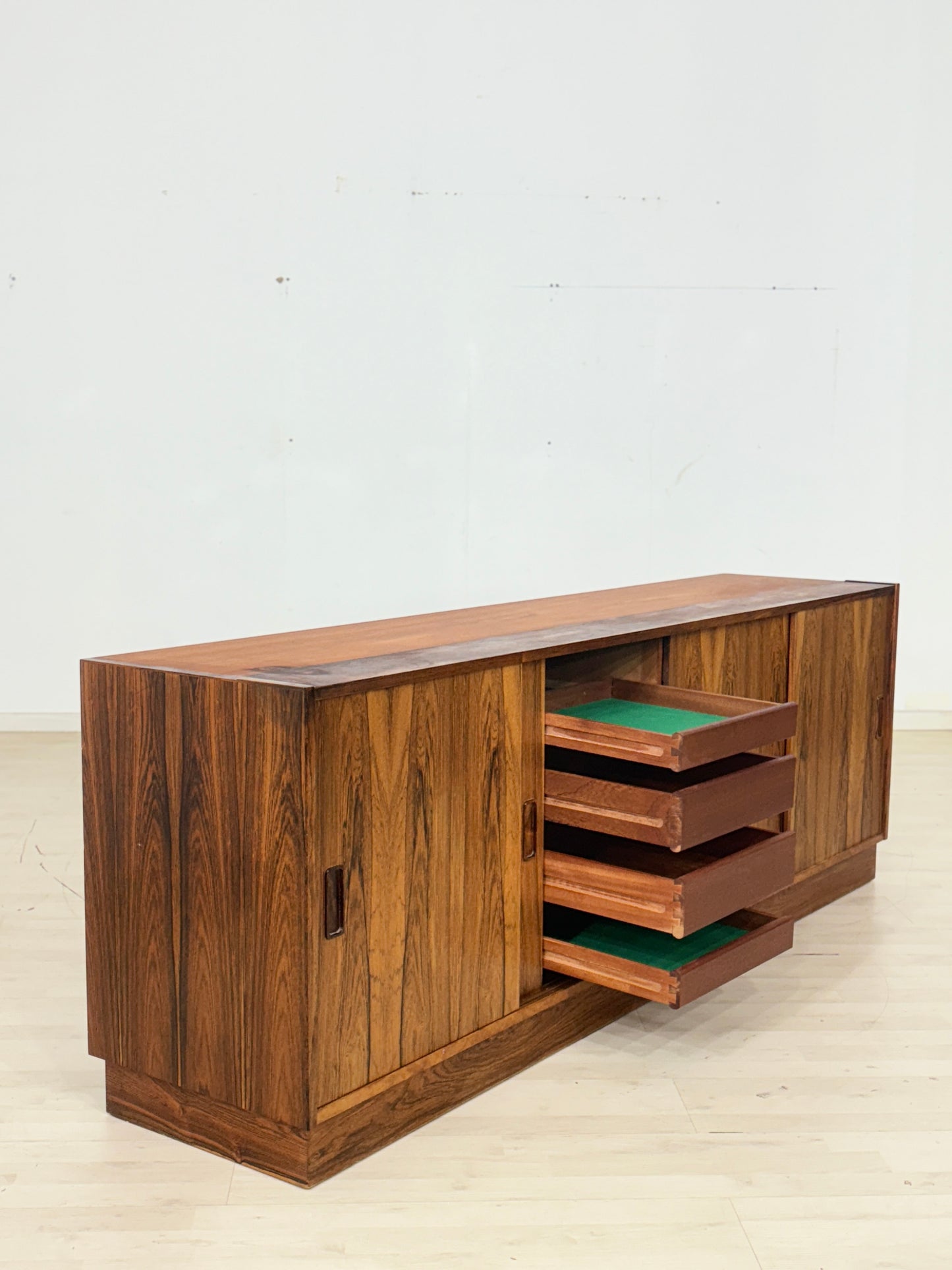 Wunderschönes P. Vestergaard Sideboard Palisander Anrichte Dänisch Wohnzimmerschrank