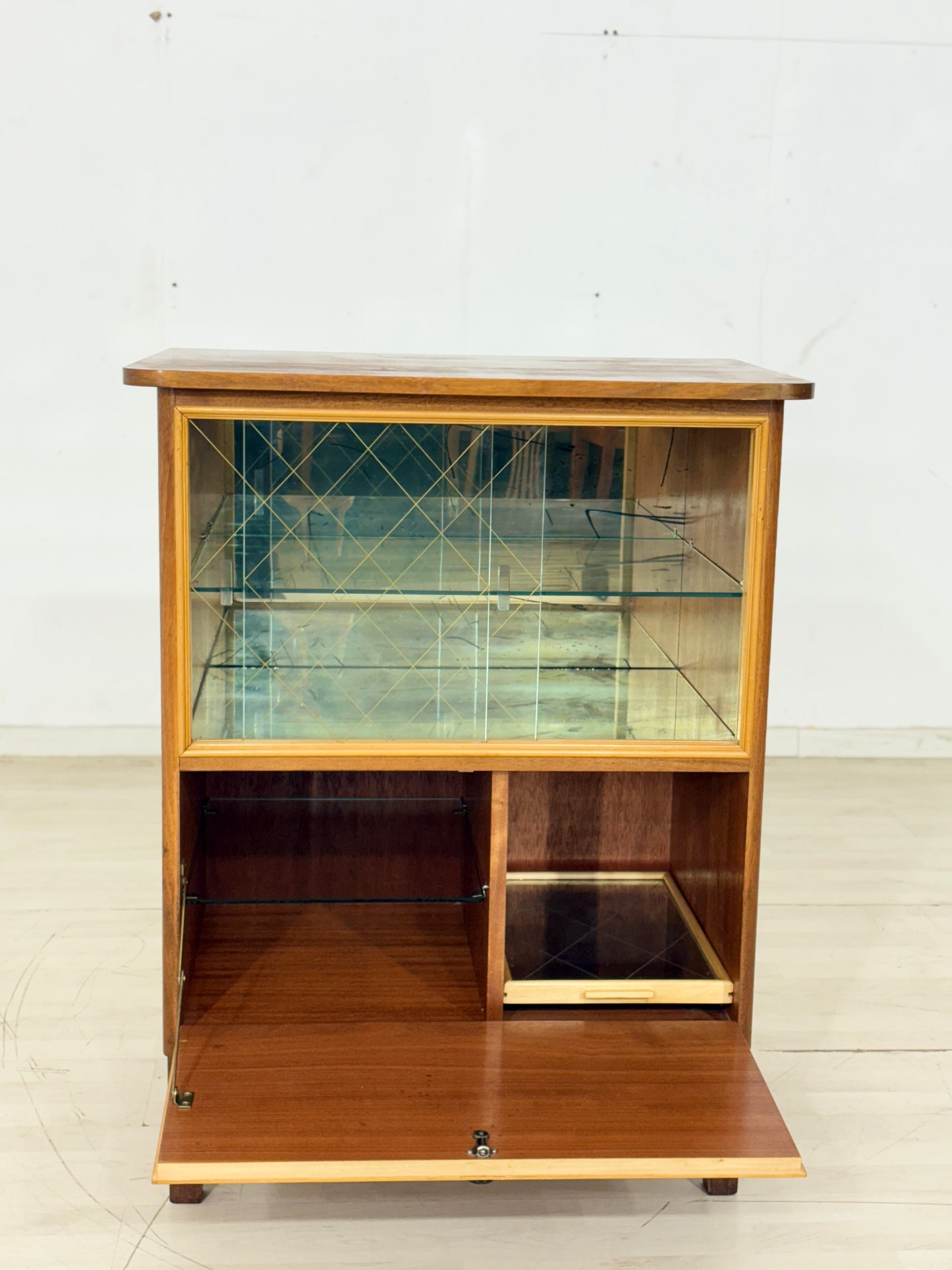 Sehr schöner Vintage Barschrank Bar Vitrine Kommode Schrank