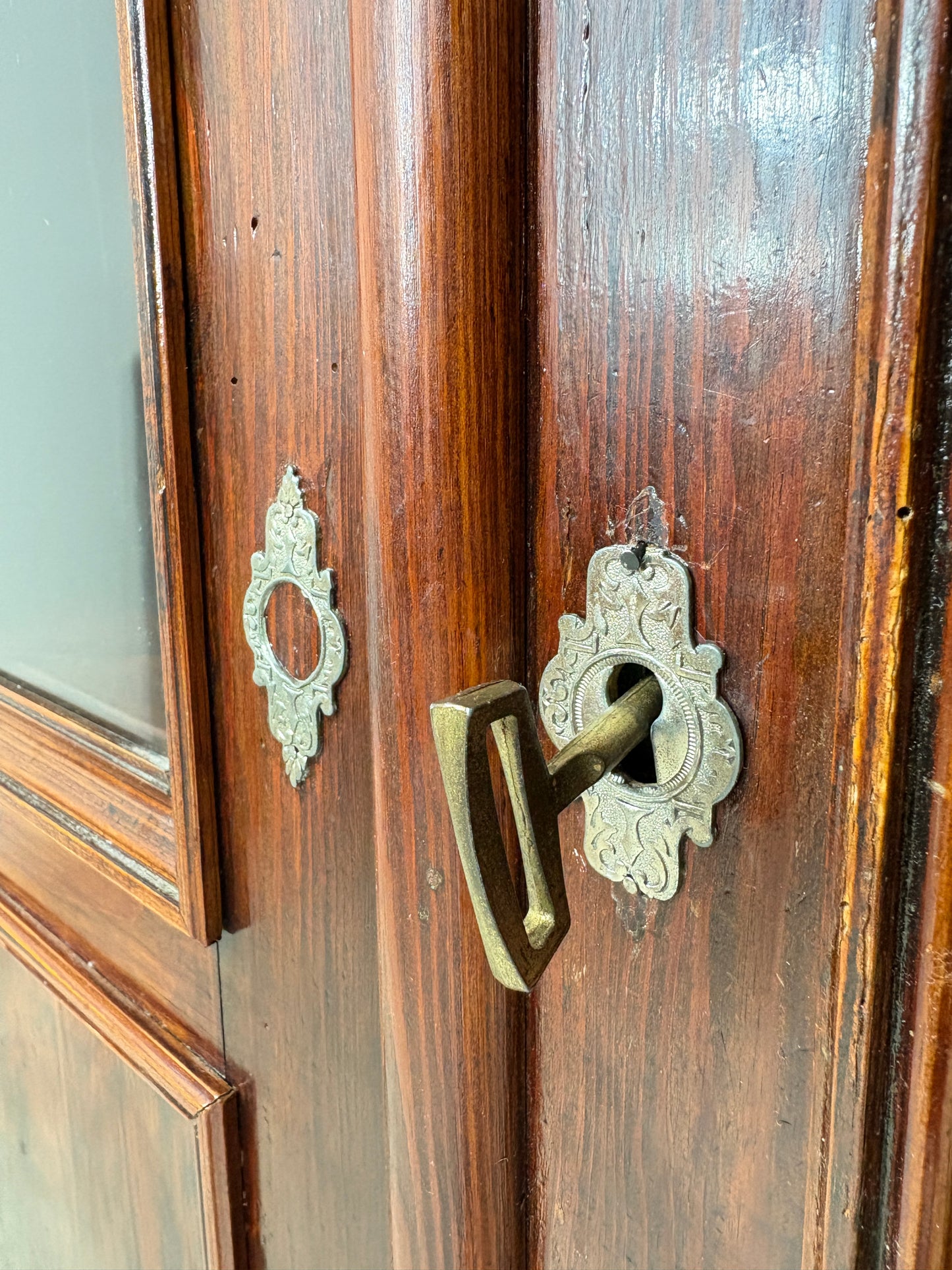 Antike Louis Philippe Vitrine Schrank Kleiderschrank Vitrinenschrank Wohnzimmerschrank um 1880