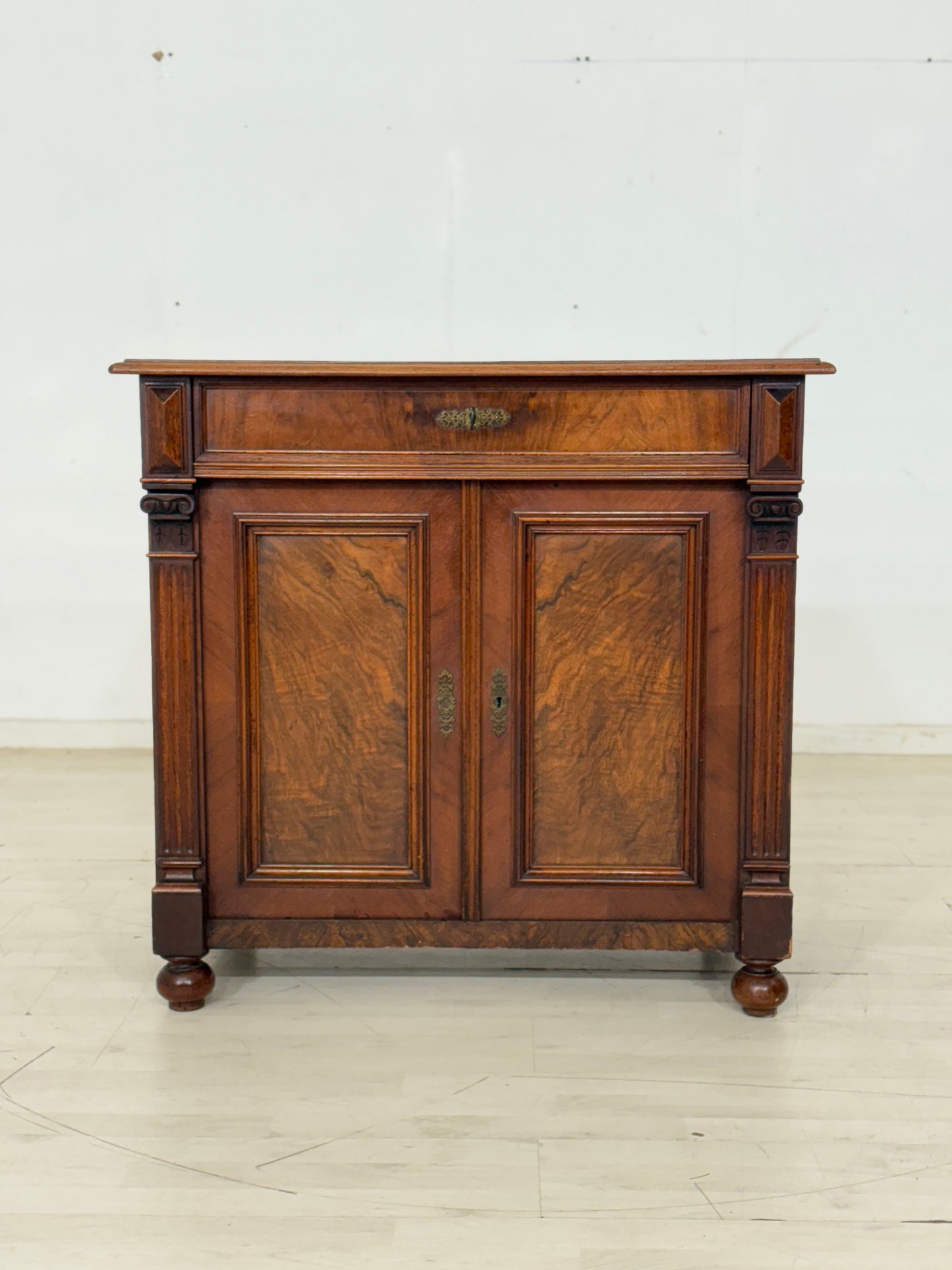 Sehr schöne Gründerzeit Kommode / Schrank / Wohnzimmerschrank um 1900