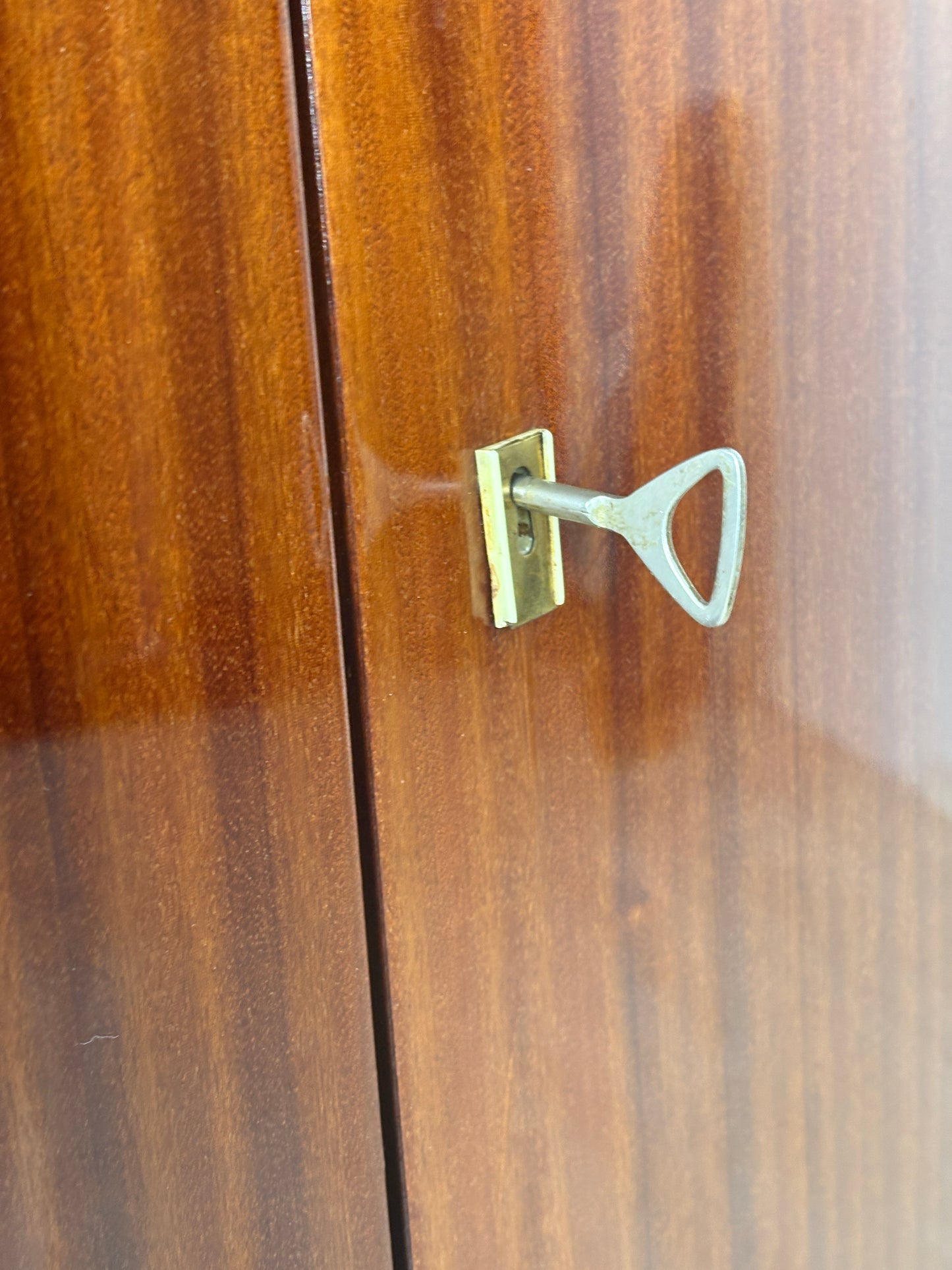 Mid Century Wäscheschrank Flurschrank Garderobenschrank Kleiderschrank Holz Schrank Vintage