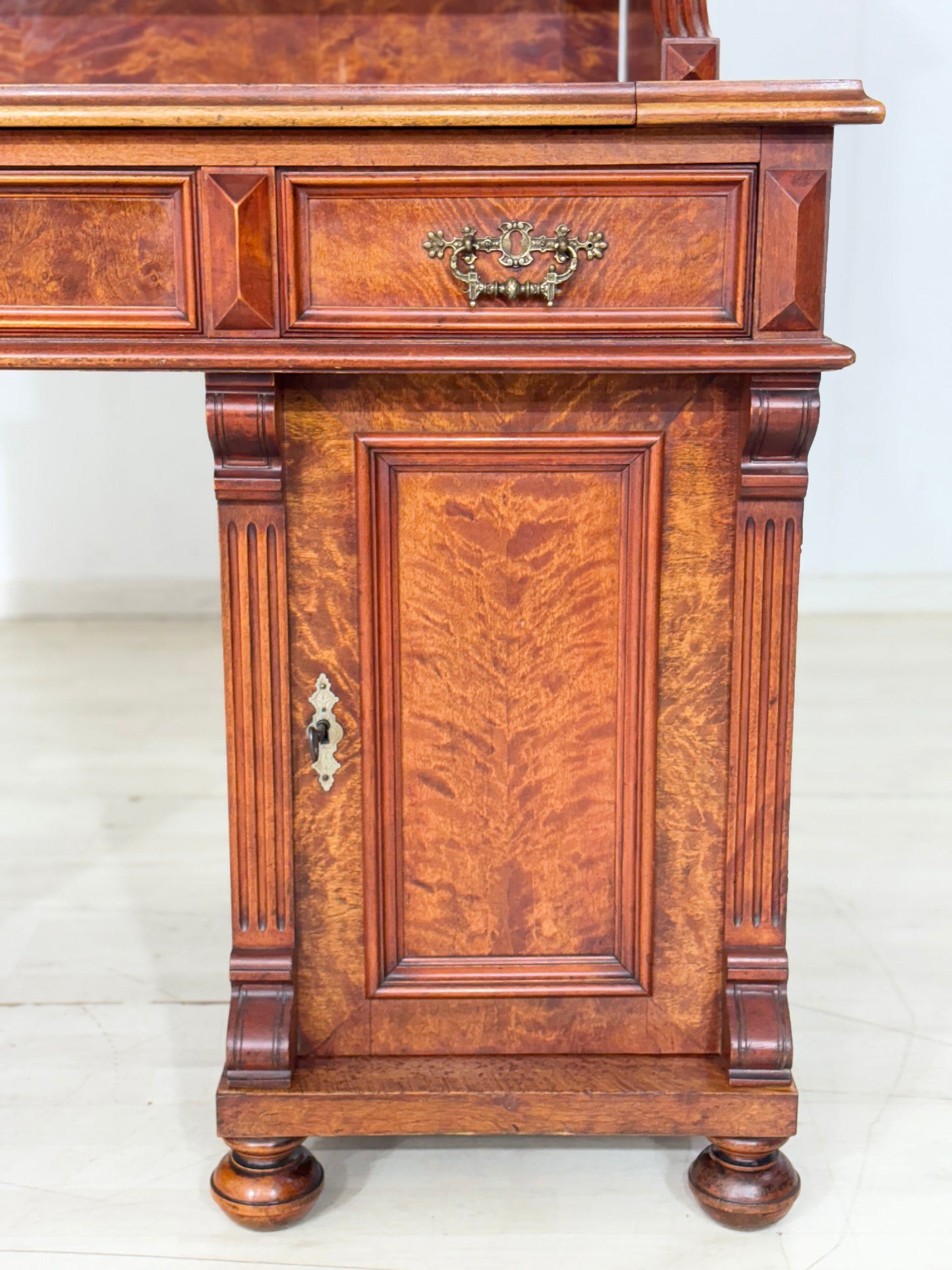 Prachtvoller Gründerzeit-Aufsatzschreibtisch – Meisterhafter Schreibtisch / Sekretär Antik um 1880