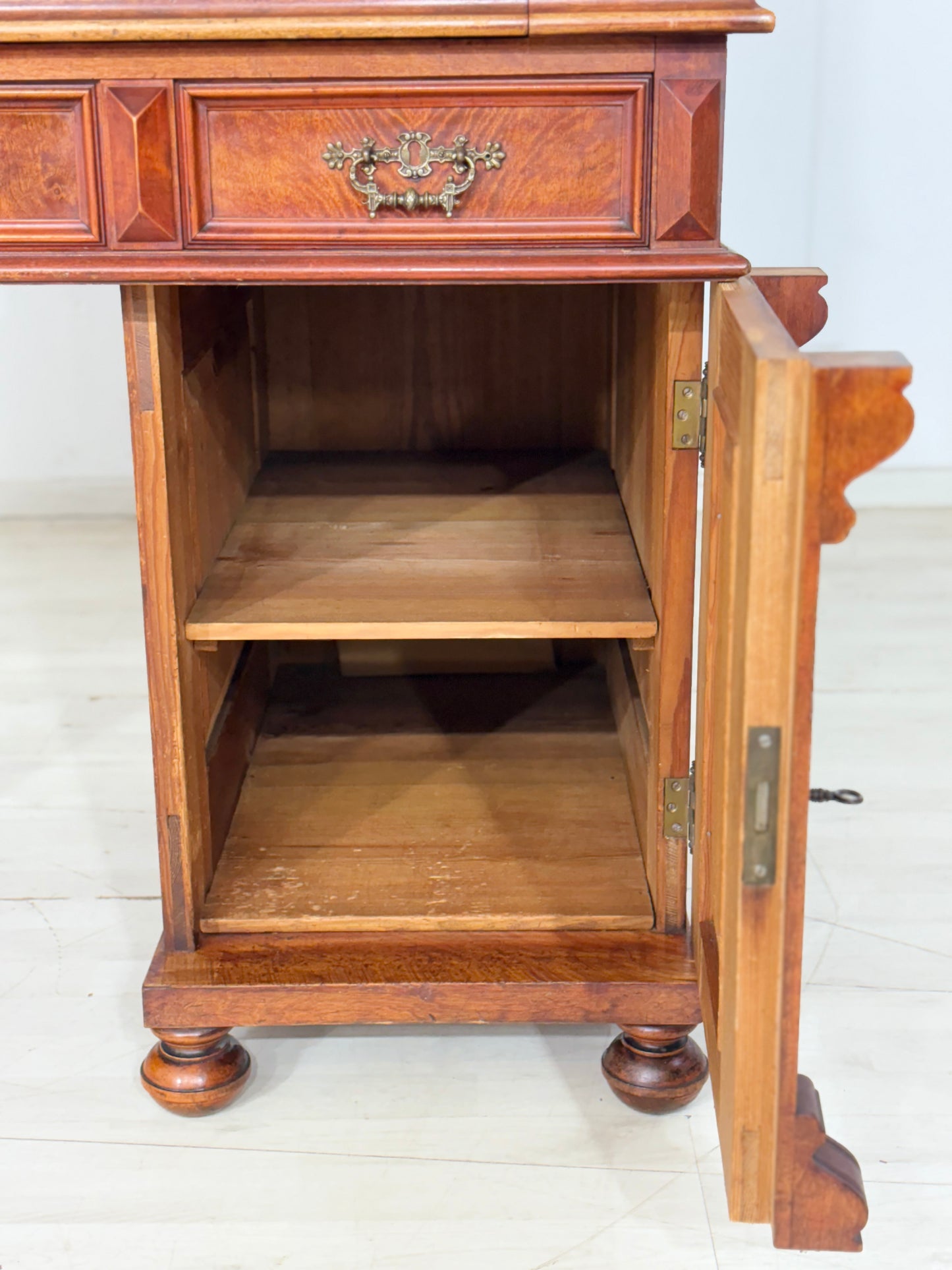 Prachtvoller Gründerzeit-Aufsatzschreibtisch – Meisterhafter Schreibtisch / Sekretär Antik um 1880