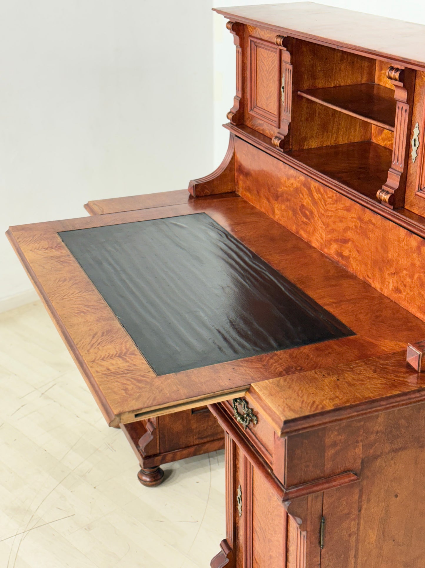 Prachtvoller Gründerzeit-Aufsatzschreibtisch – Meisterhafter Schreibtisch / Sekretär Antik um 1880