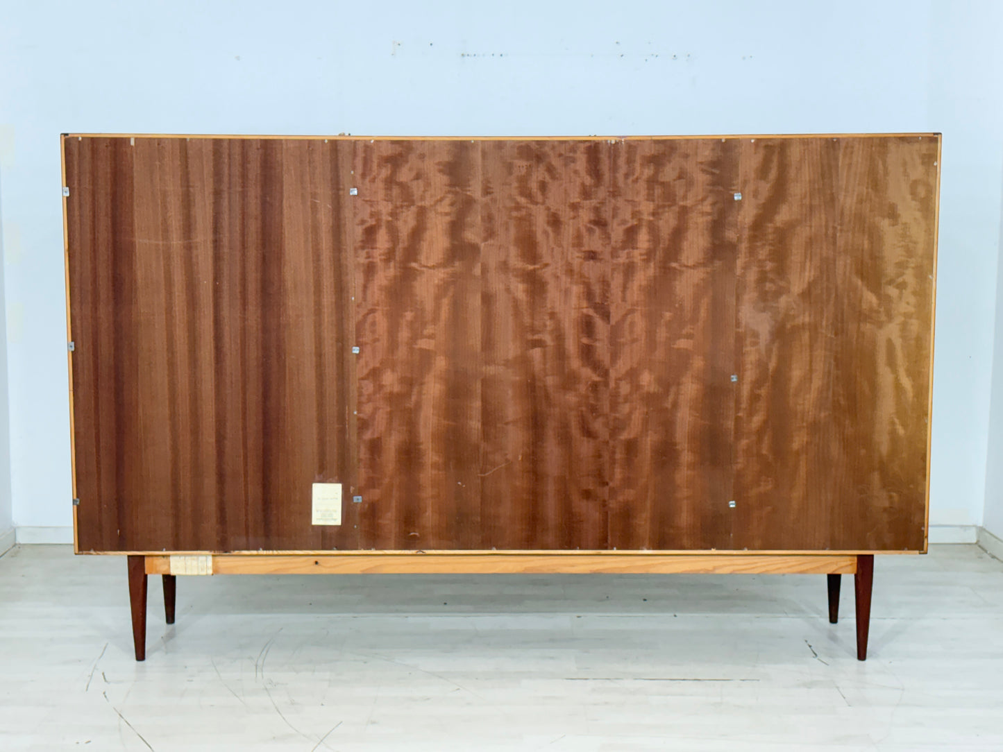 Mid-Century Teak Highboard der 60er Jahre – Wohnzimmerschrank - Anrichte