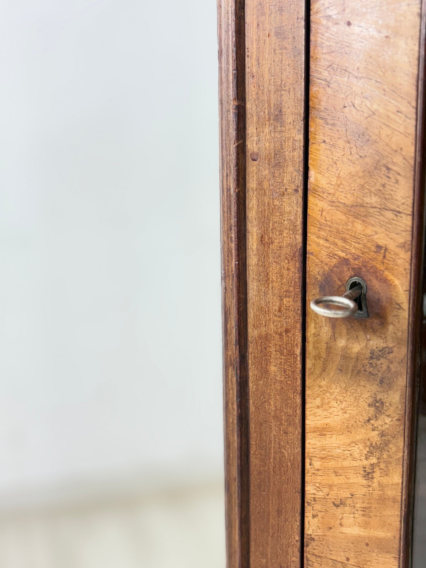 Schöne Louis Philippe Vitrine Schrank Geschirrschrank Vitrinenschrank Wohnzimmerschrank um 1880