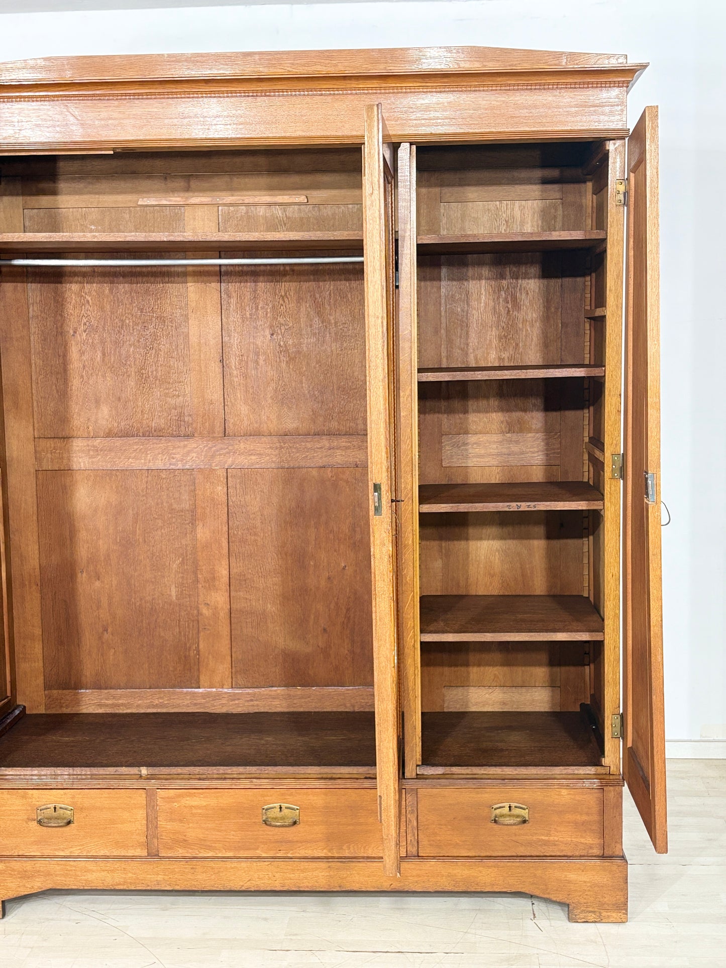 Jugendstil Kleiderschrank| Wäscheschrank| Eiche um 1920 mit Spiegel | German Design