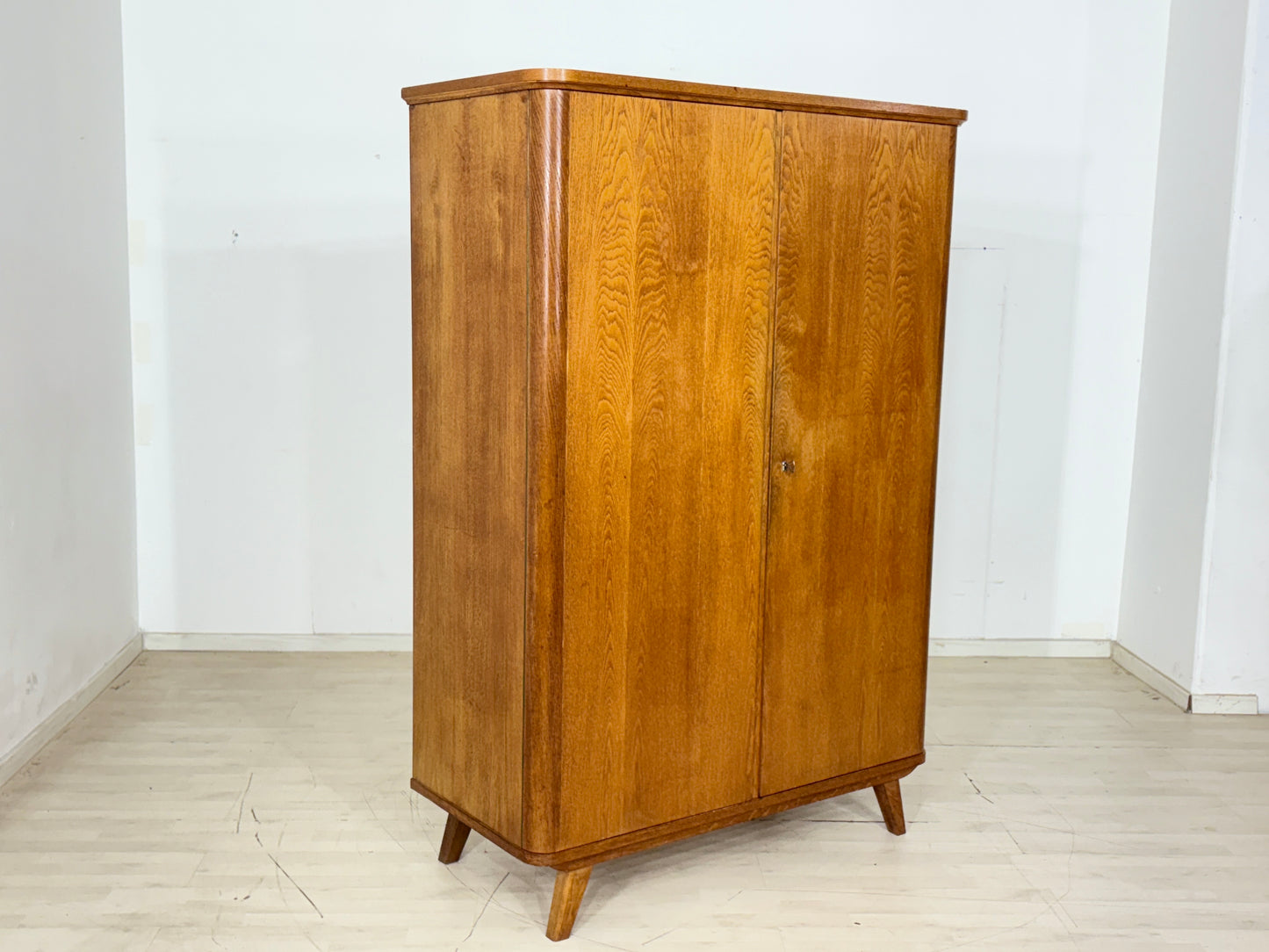 Schöner Vintage Kleiderschrank Wäscheschrank Holz Schrank