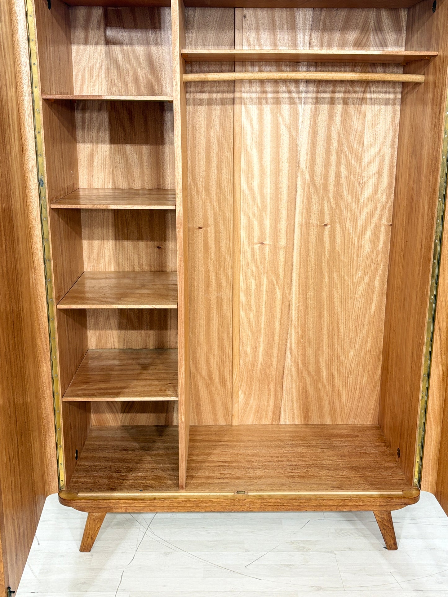 Schöner Vintage Kleiderschrank Wäscheschrank Holz Schrank