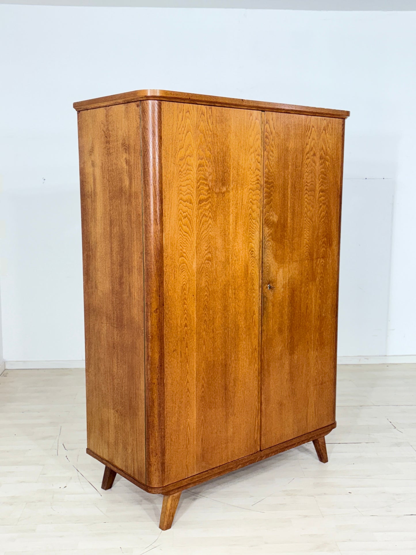 Schöner Vintage Kleiderschrank Wäscheschrank Holz Schrank