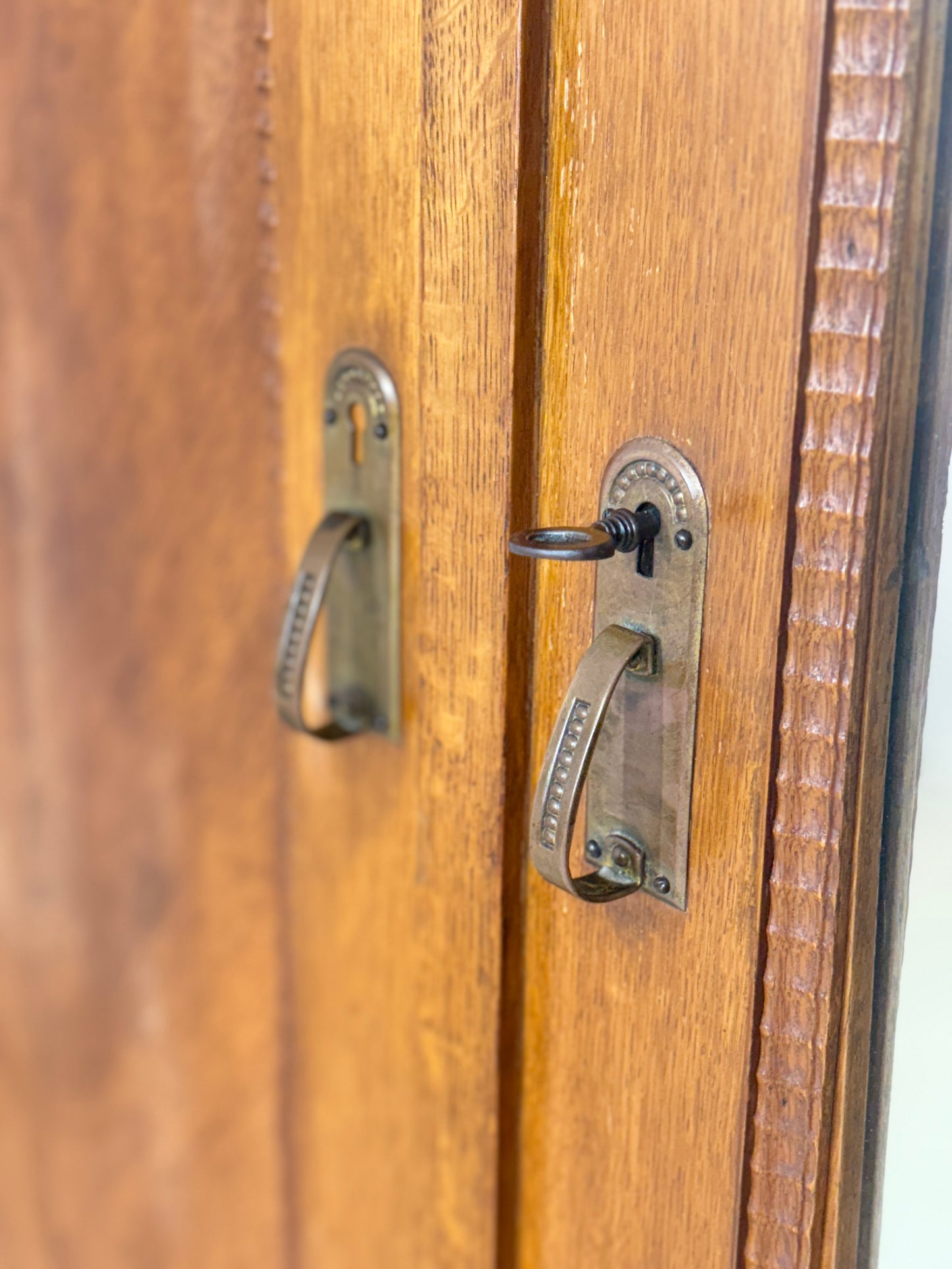 Jugendstil Kleiderschrank| Wäscheschrank| Eiche um 1920 mit Spiegel | German Design