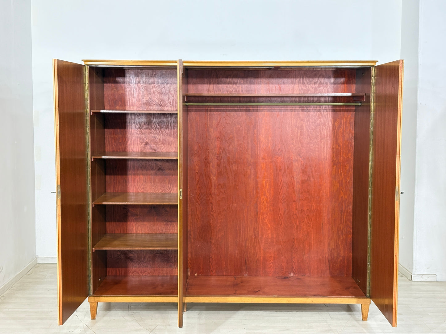 Vintage Kleiderschrank großer Holz Schrank Wäscheschrank