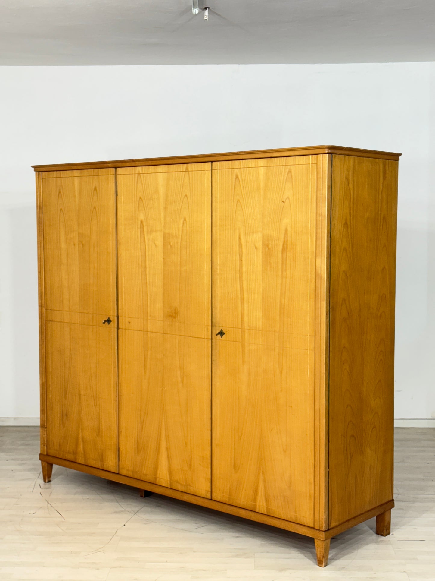 Vintage Kleiderschrank großer Holz Schrank Wäscheschrank