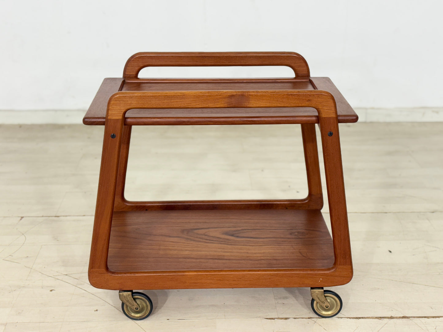 Danish Design Mid-Century Teewagen / Teak Servierwagen / 60er Jahre Beistelltisch / Danish Teak Couchtisch / Designer: Sika Møbler