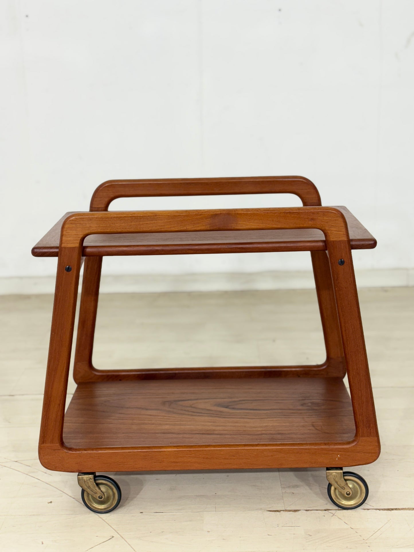 Danish Design Mid-Century Teewagen / Teak Servierwagen / 60er Jahre Beistelltisch / Danish Teak Couchtisch / Designer: Sika Møbler